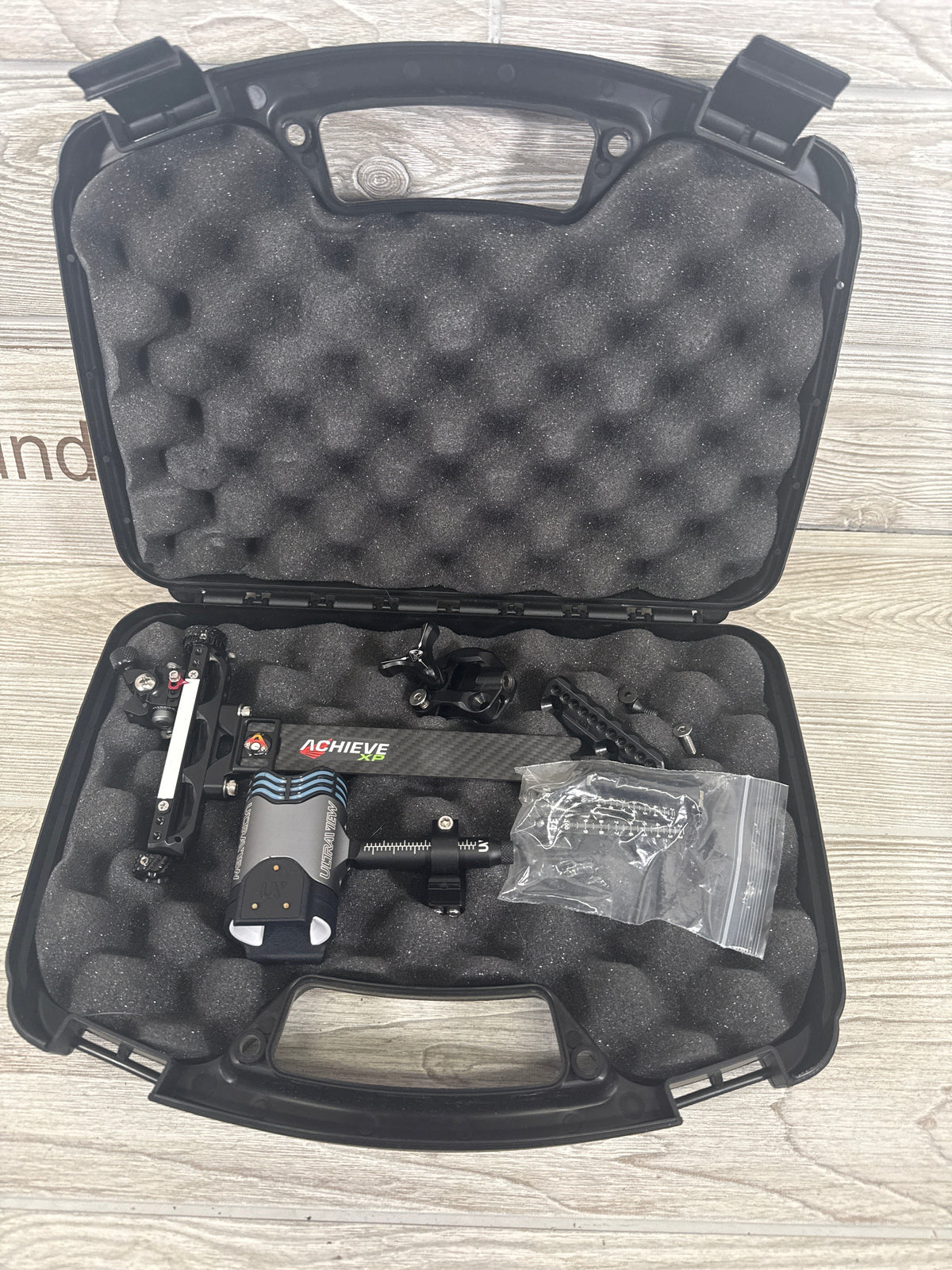 Used Axcel Achieve XP Variable range 2.0 Right Handed Carbon Bar 6" with uv scope