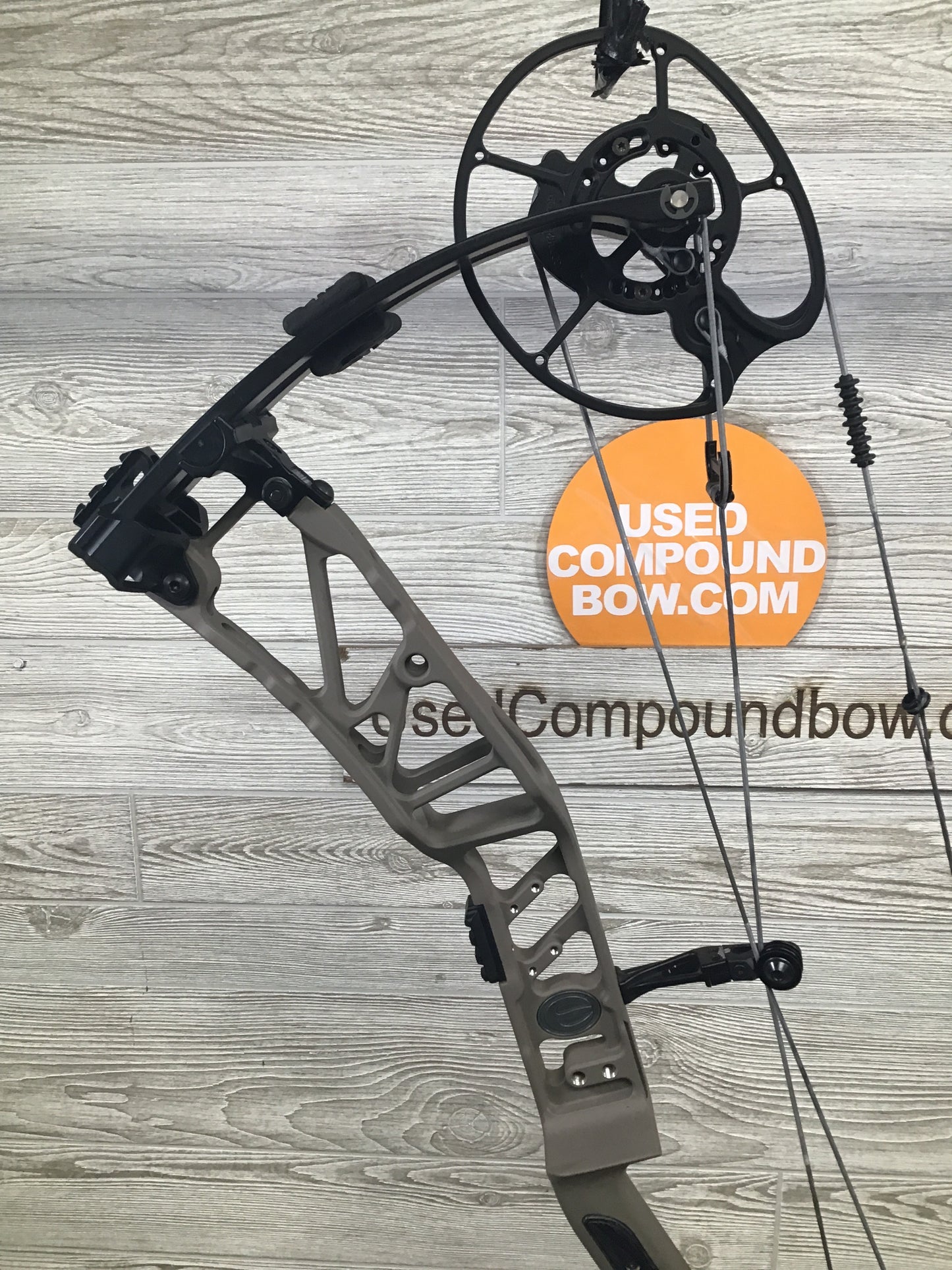 Elite Artus Right Hand Sienna Brown 50-60# Bow