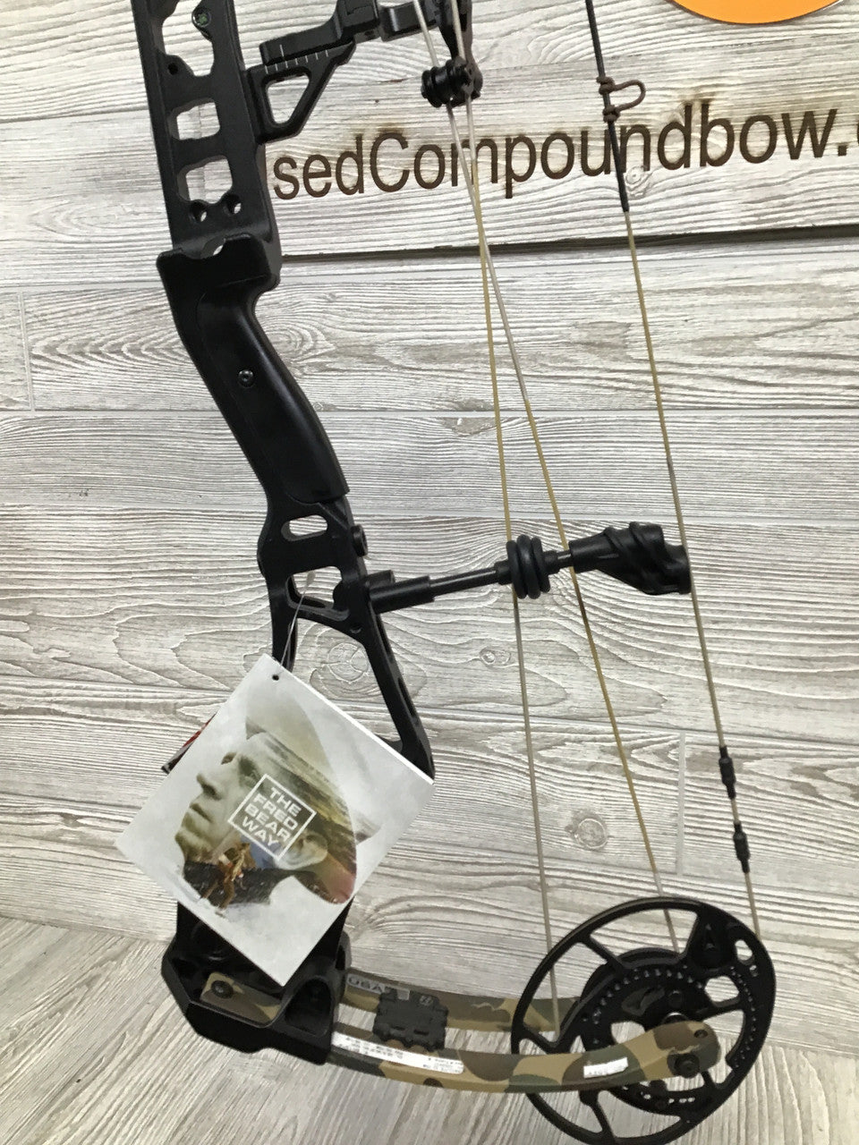 Bear Execute 32 RH 70lb Black Riser/Throwback Limbs Bow
