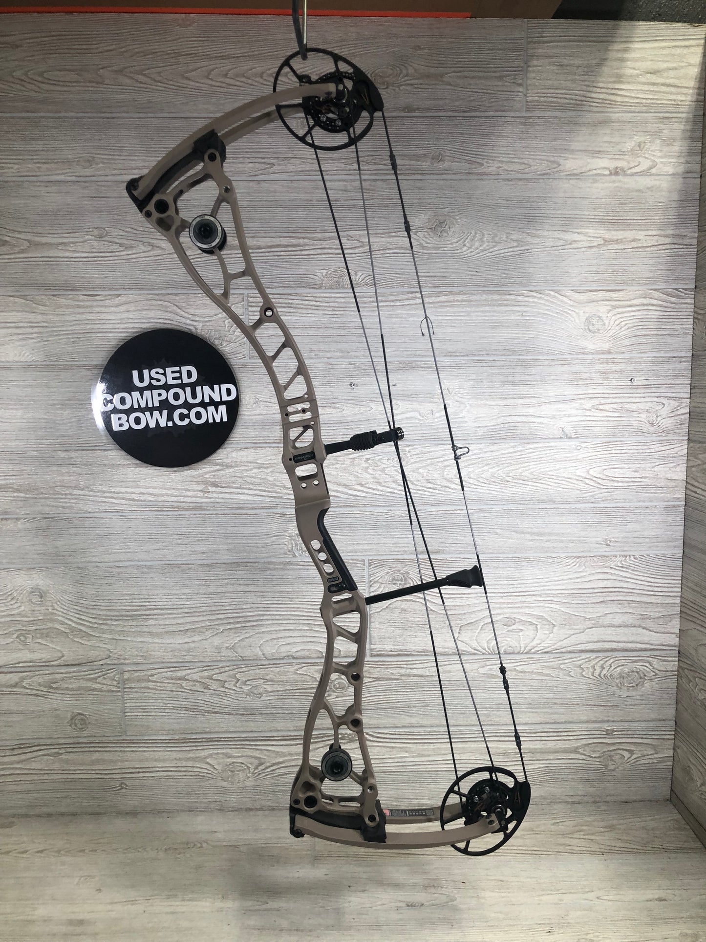 Bowtech Proven 34 Sandstone Medium Cam Right Handed 25-30" 60-70lbs