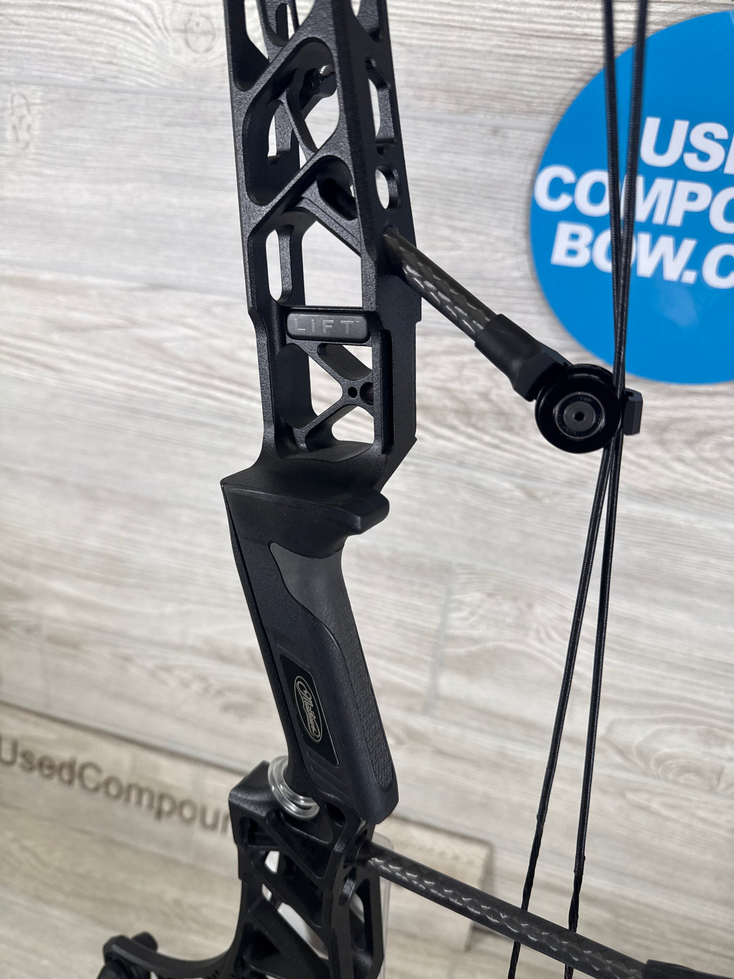 Used Mathews Lift X 29.5 Right Hand Black Bow
