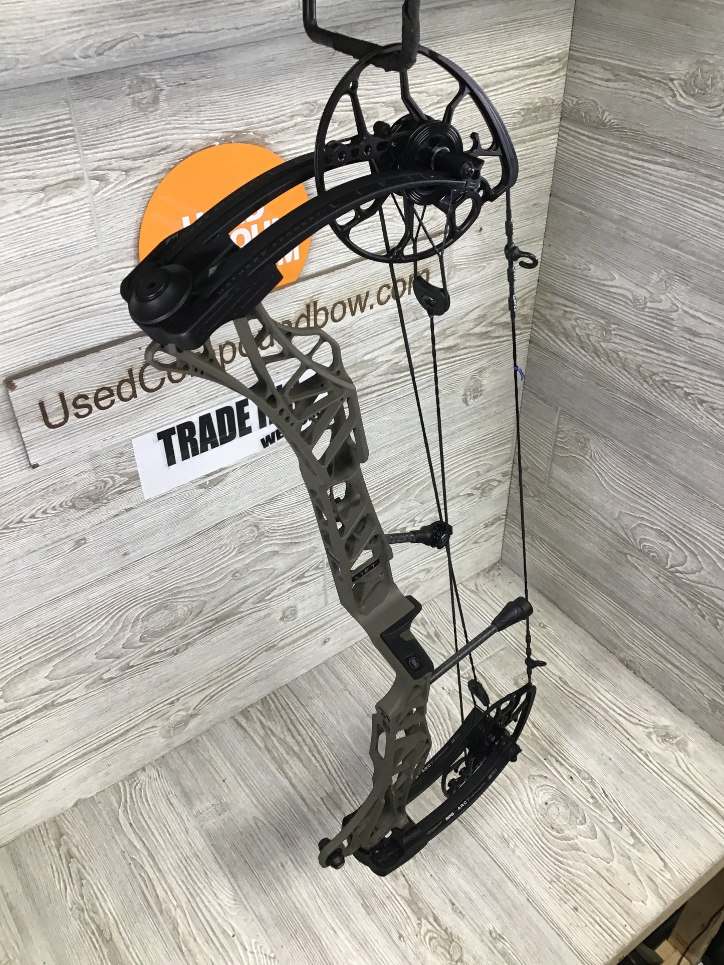 Used Mathews Lift X 29.5 Right Hand Ambush Green Riser/ Black limbs 30/60#
