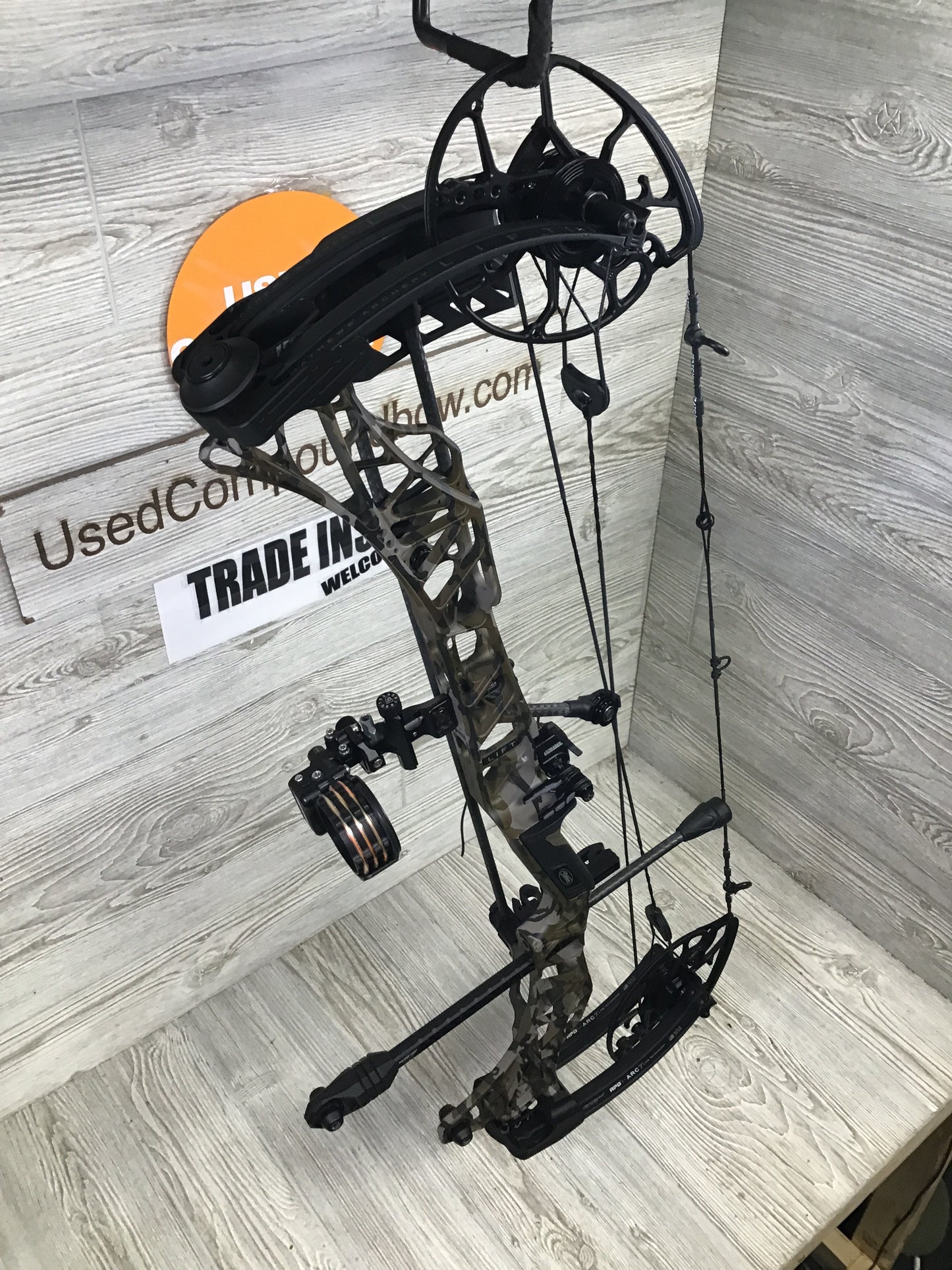 Used Mathews Lift X 29.5 Right Hand Bottomlands riser/Black limbs 28.5/65# LOADED Package