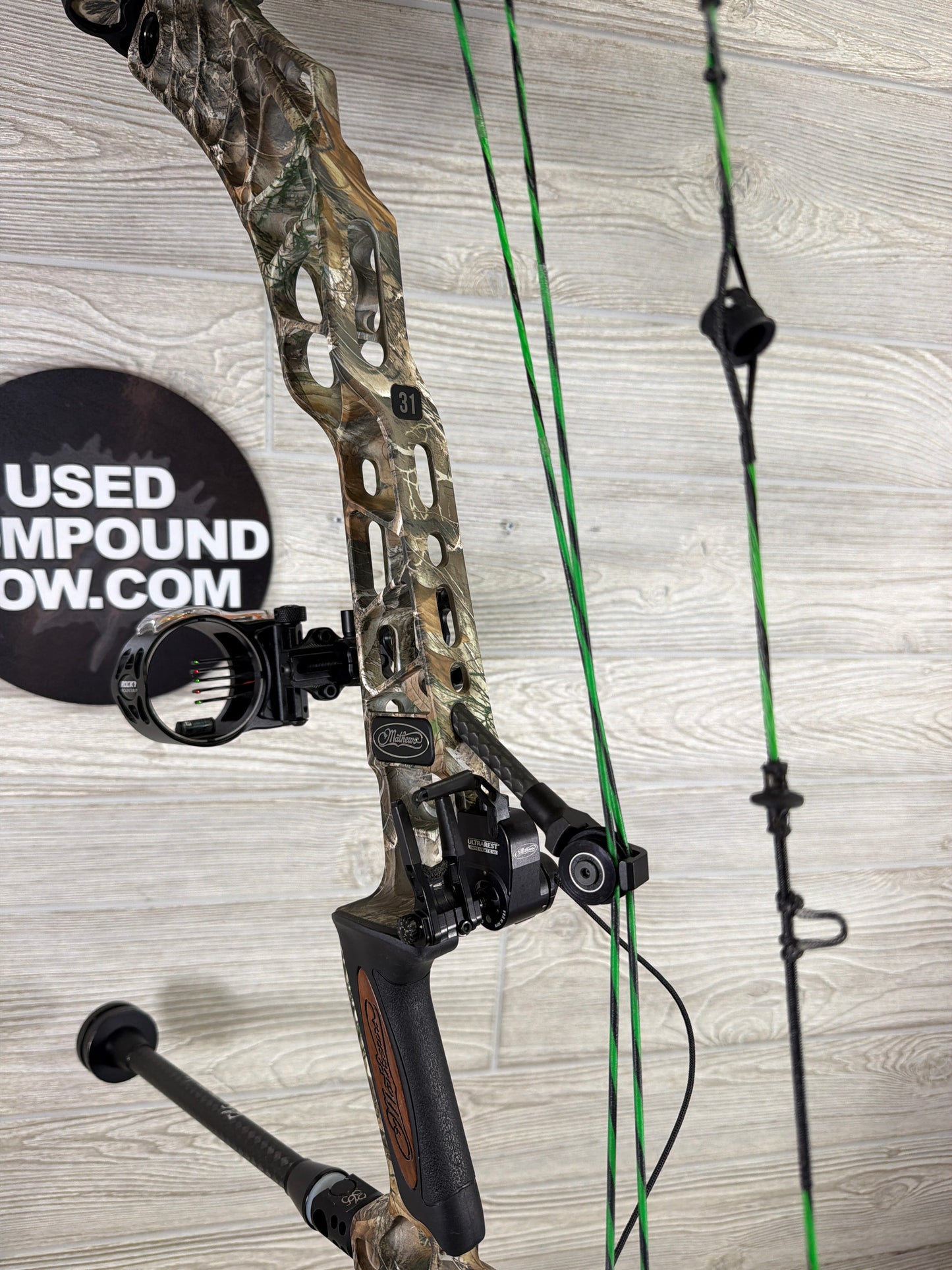 Used Mathews V3 31 30" 70lb RH Realtree Edge PKG