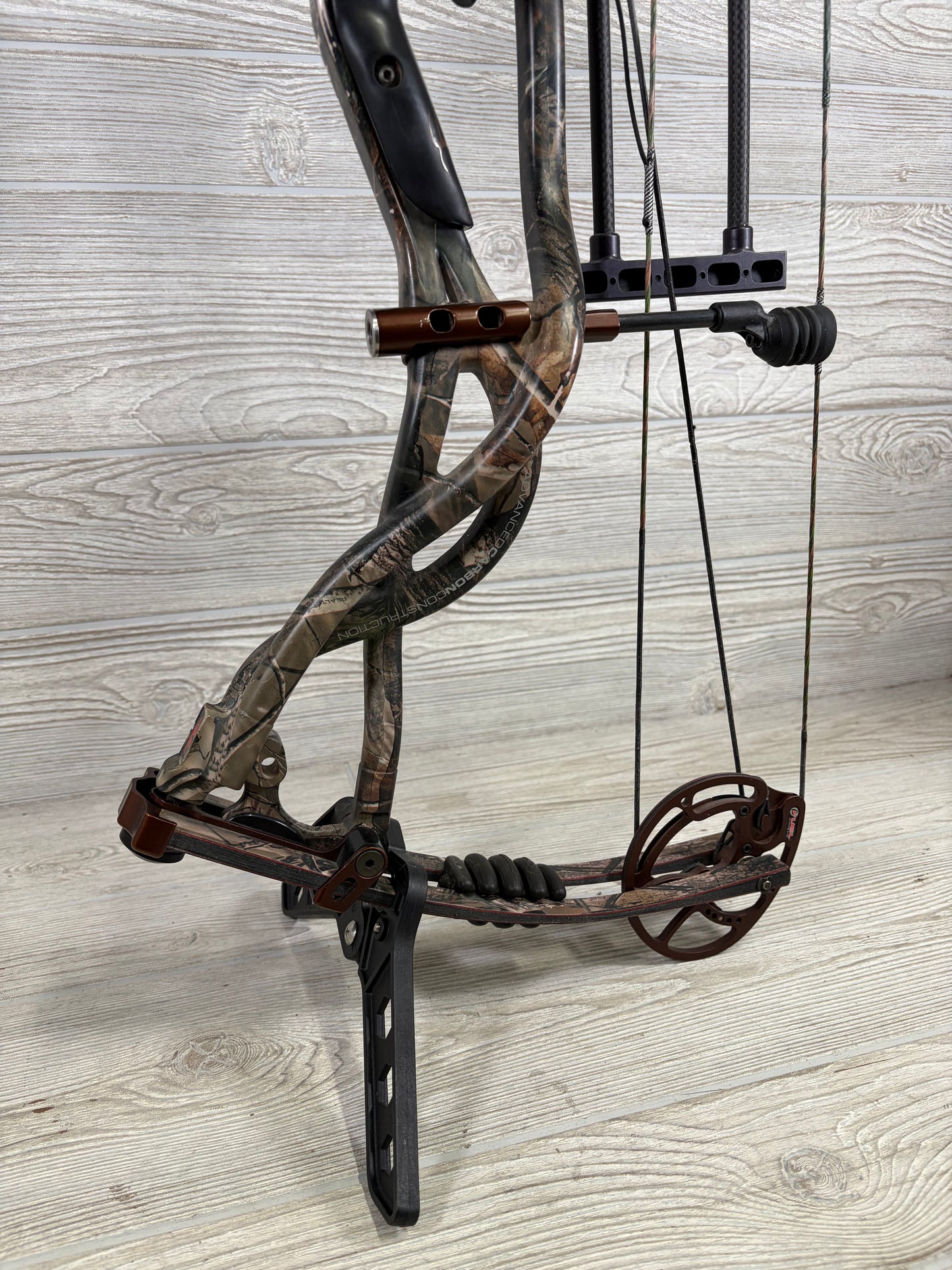 Used Hoyt Carbon Element Right Hand 29" 60lb. Package