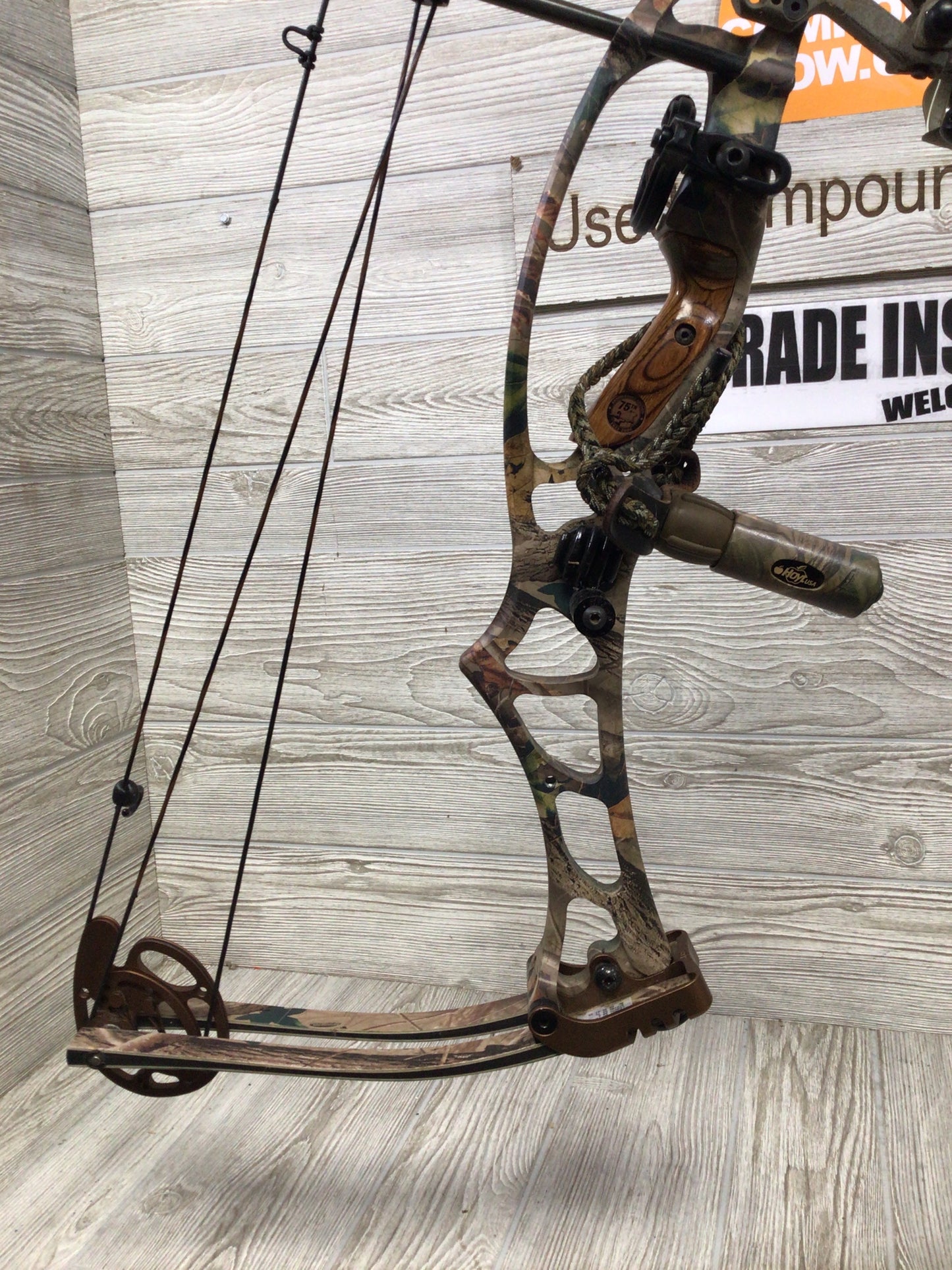 Used Hoyt Trykon XL Right Handed 28.5" 60-70# camo package