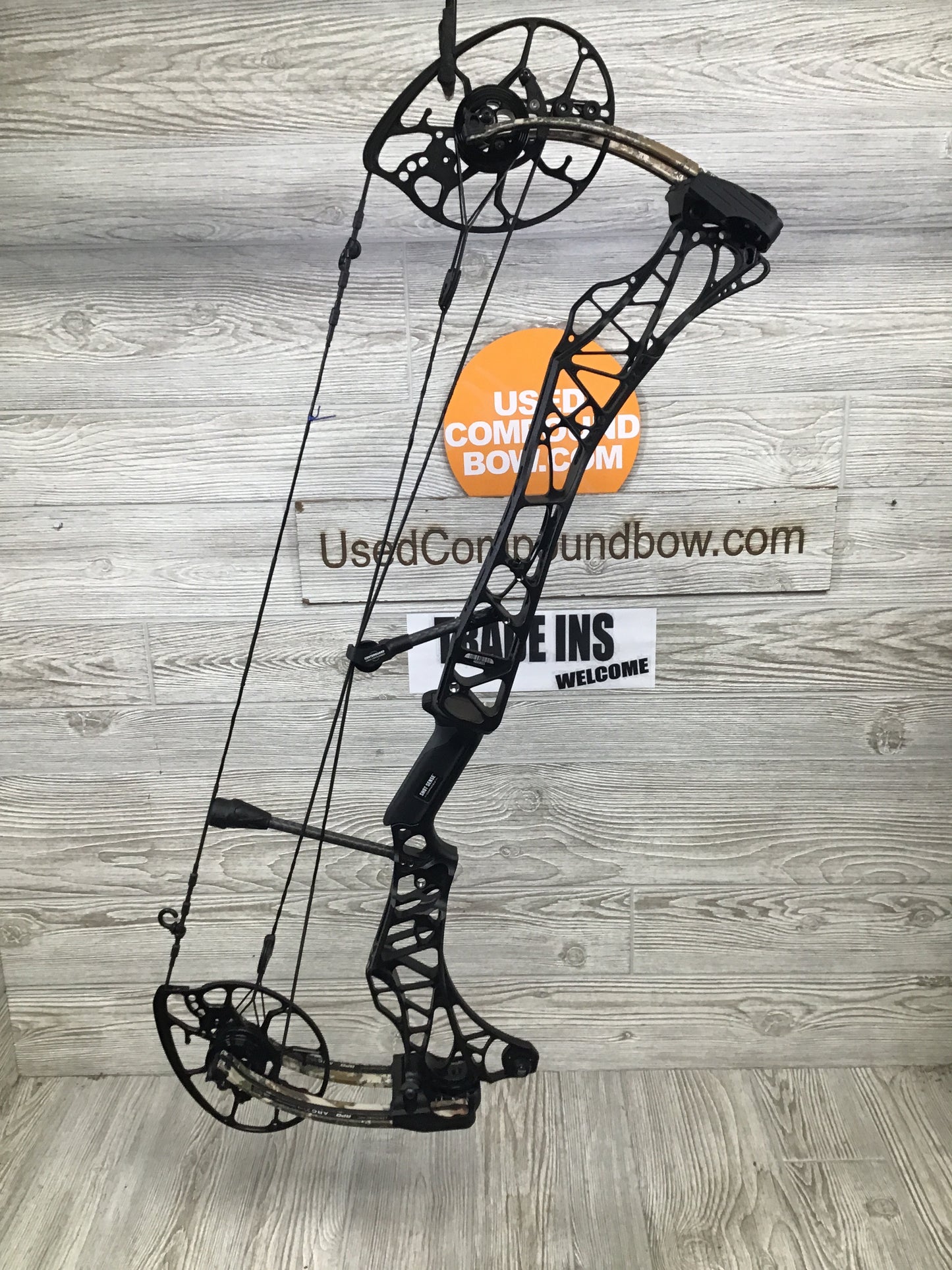 Used Mathews Lift X 29.5 Right Hand 29"/70# Black Riser/First Lite Limb