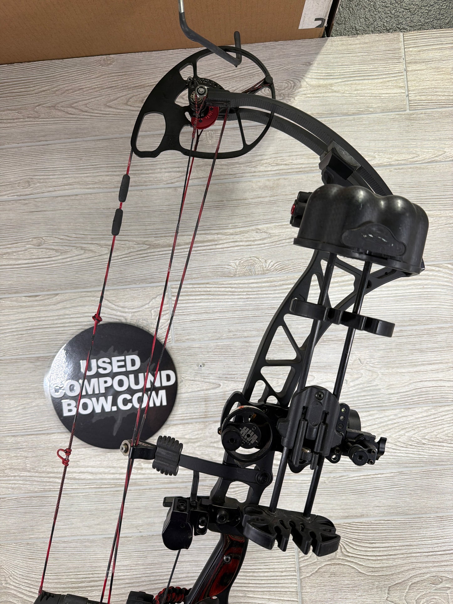 Used Right Hand Bowtech Experience Black 60# PKG