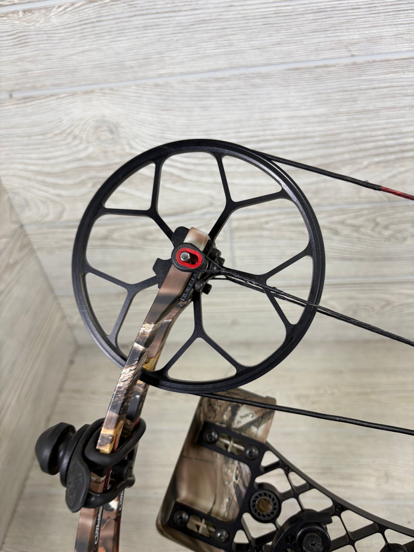 Used Mathews Creed 29" 60-70lb RH Bow Package