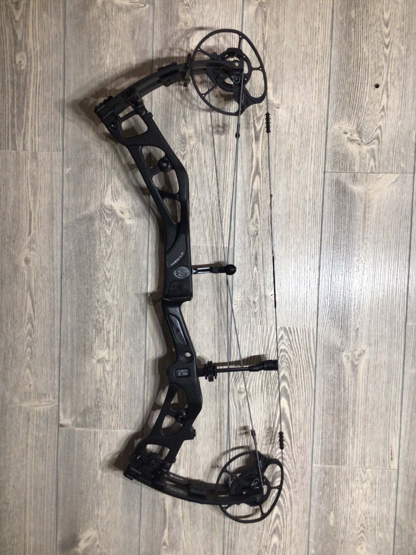 Used Elite Eon Carbon Black RH 70lbs