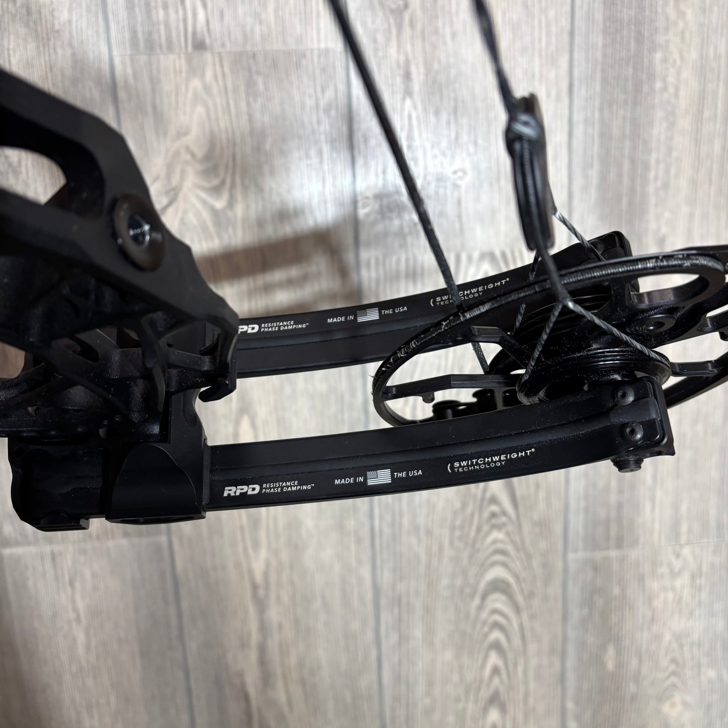 Used Mathews ARC 34 RH Black with SysymX Strings