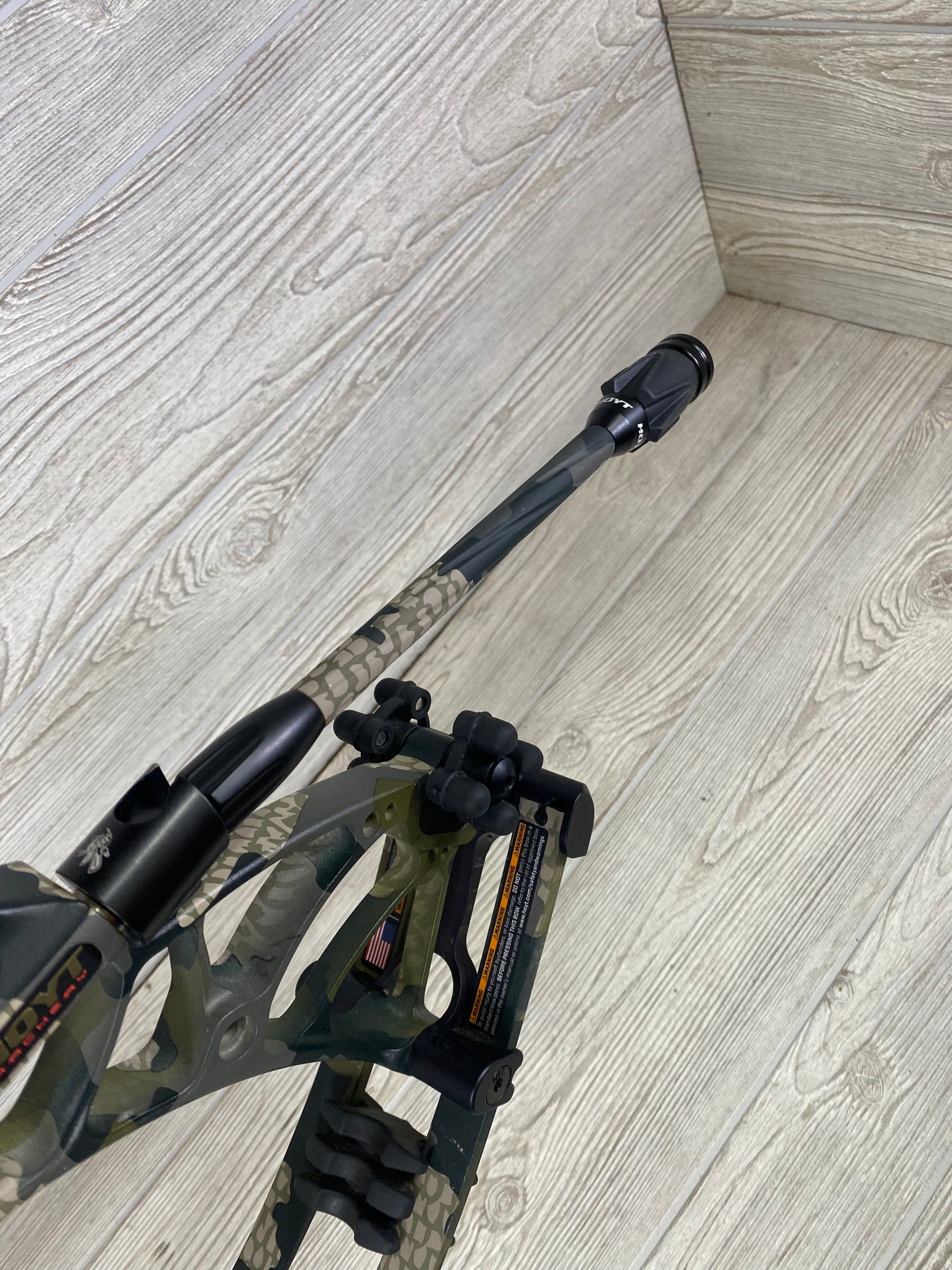 Used Hoyt Helix Left Hand 25-28" 55-65# Package