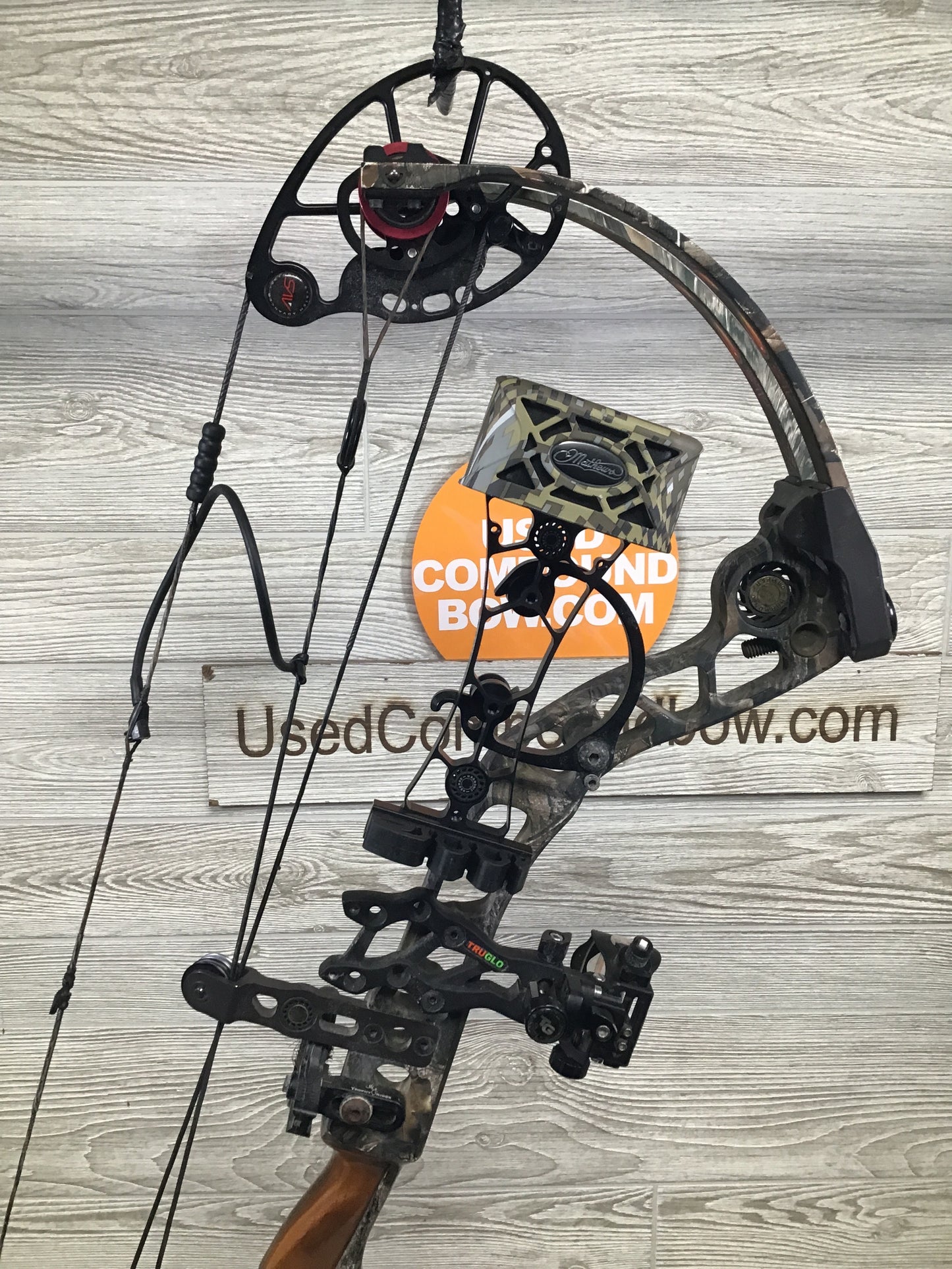 Used Mathews "McPherson Series" Monster 6 Right handed hunt package 60# limbs