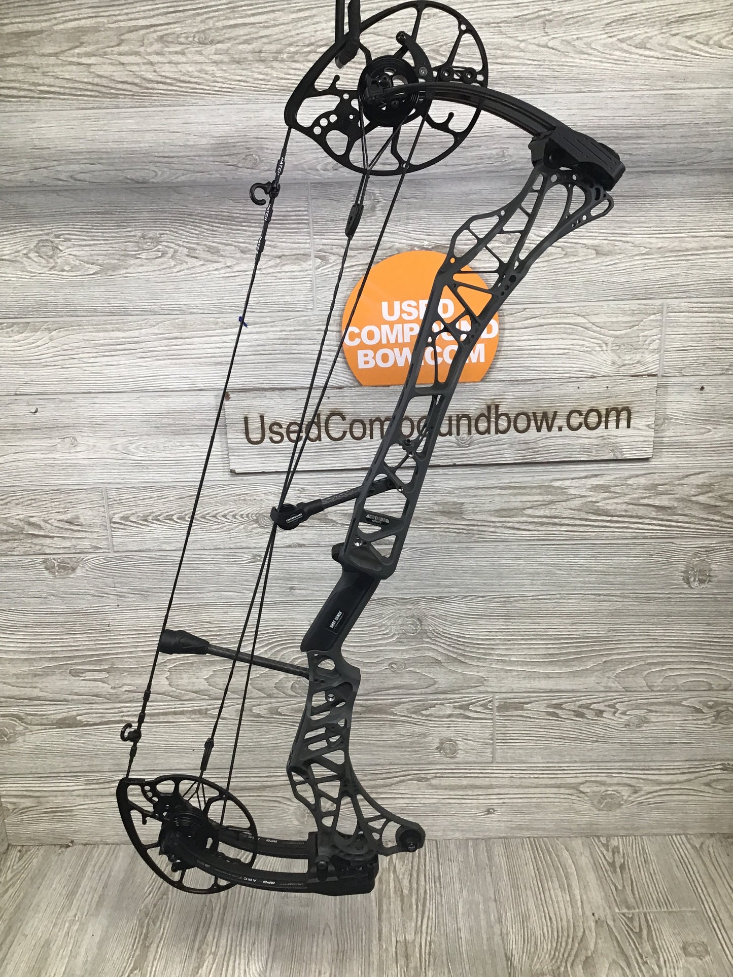 Used Mathews Lift X 29.5 Right Hand Shale Riser/Black Limbs 28/70