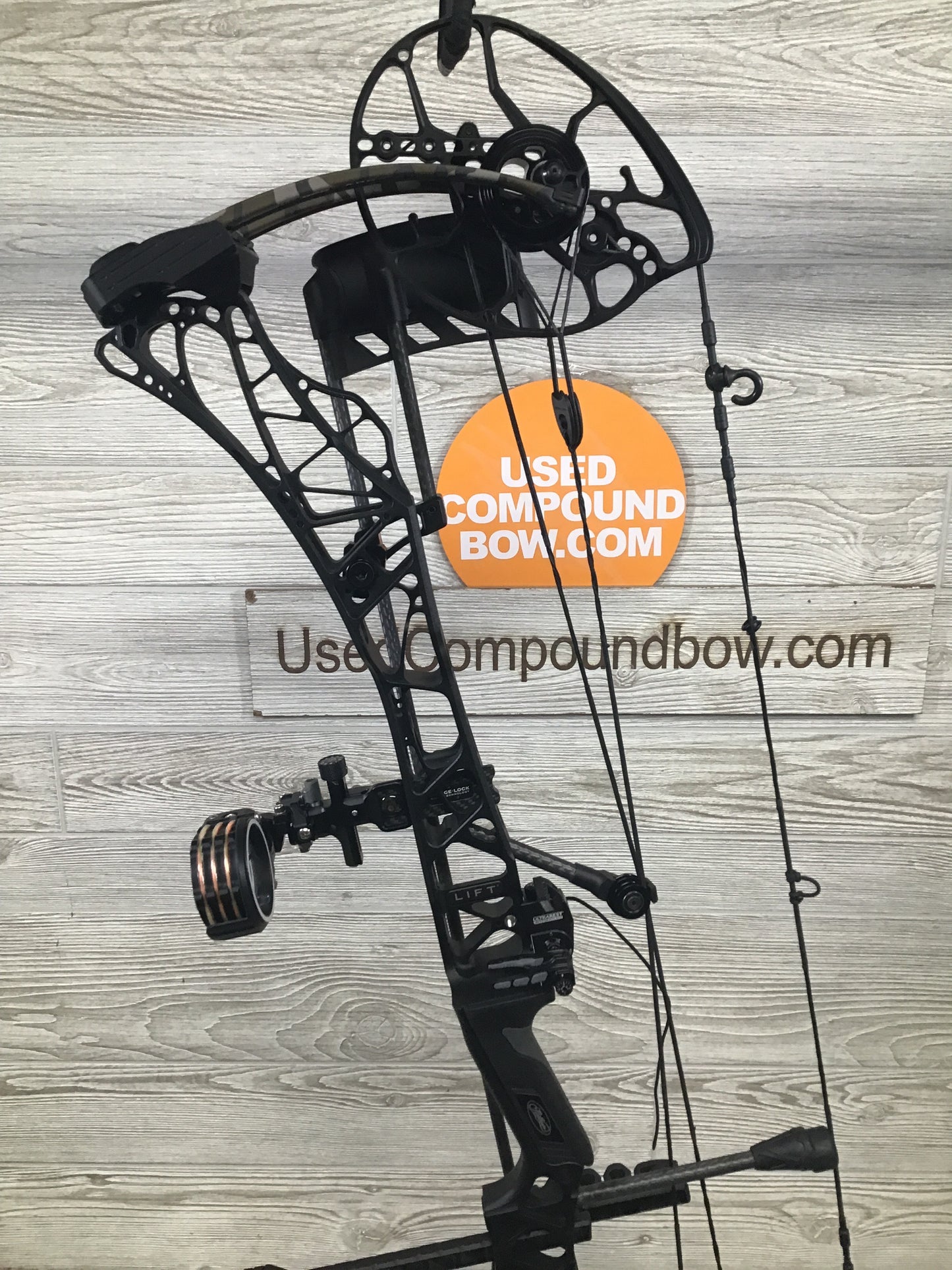 Used Mathews Lift X 29.5 Right Hand Black riser/ Bottomland limbs 30/70 LOADED WITH NEW ACCESSORIES