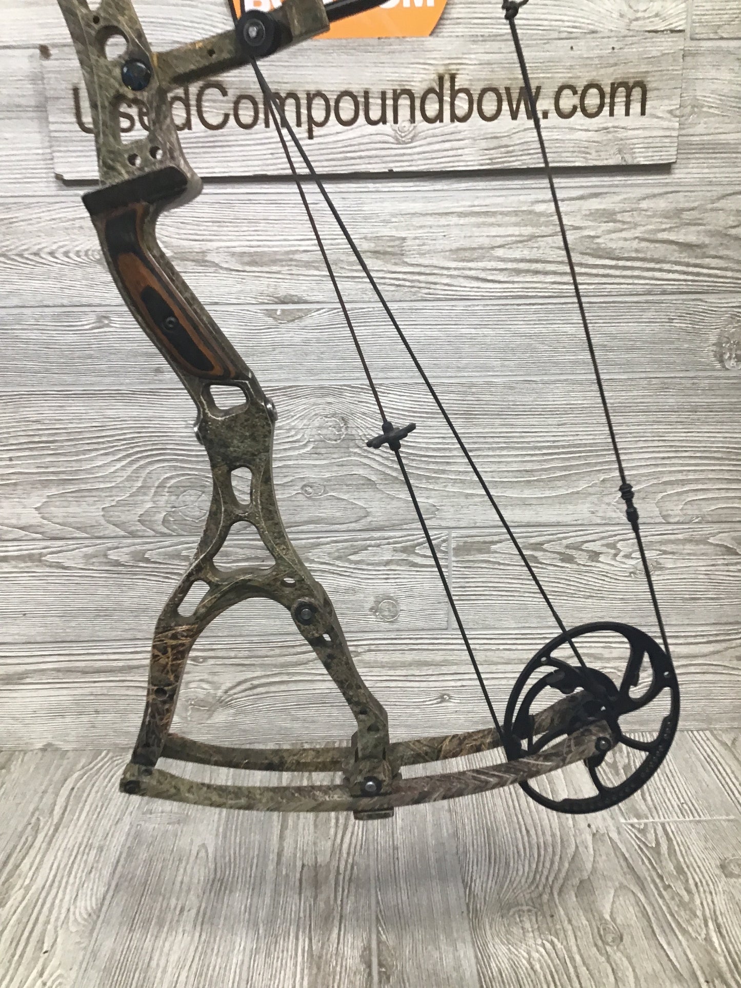 Used Bowtech General 60-70# Right Handed Mossy Oak brush