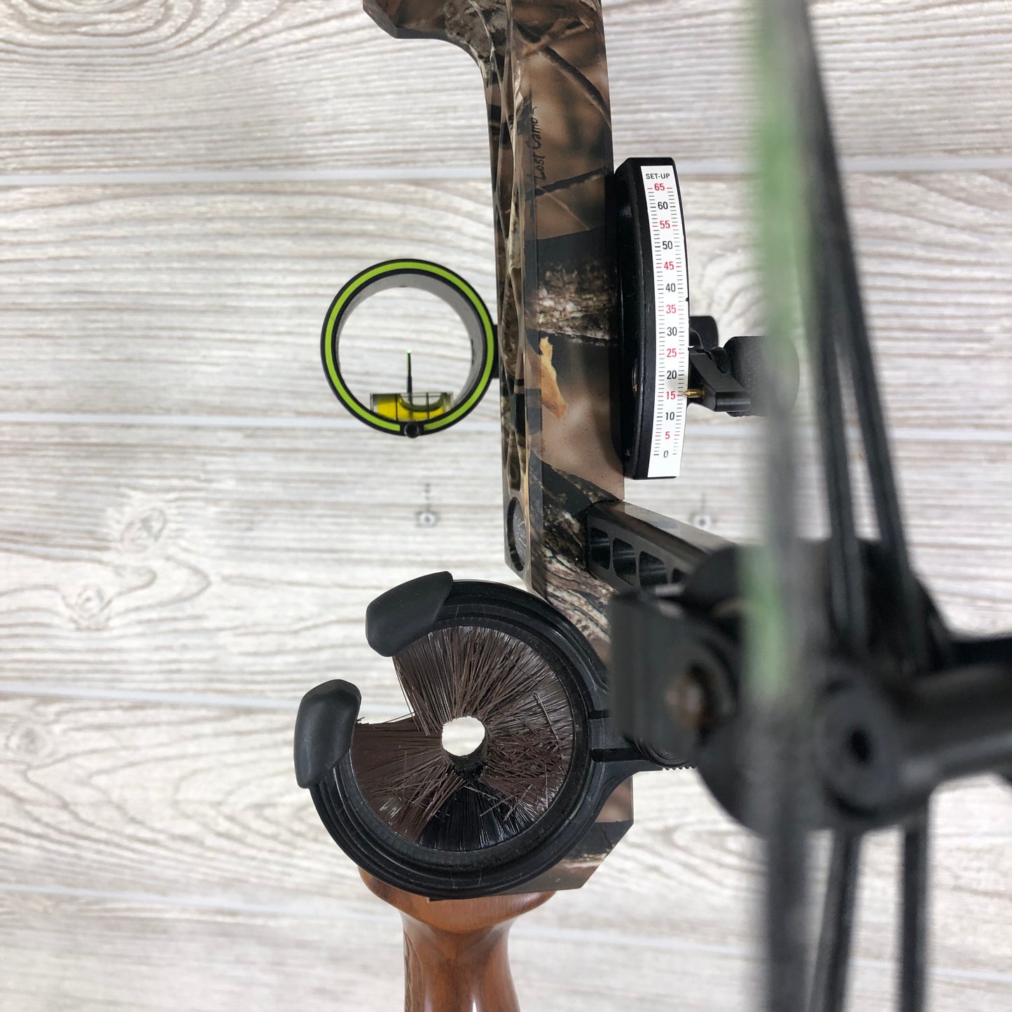 Used Mathews ZXT Right handed 60-70# 28.5" package