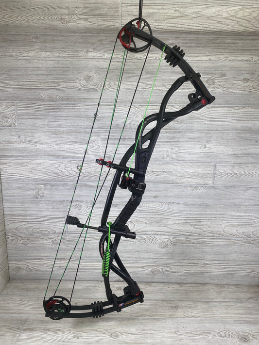 Used Hoyt Carbon Matrix #2 RKT 28.5" 60-70#