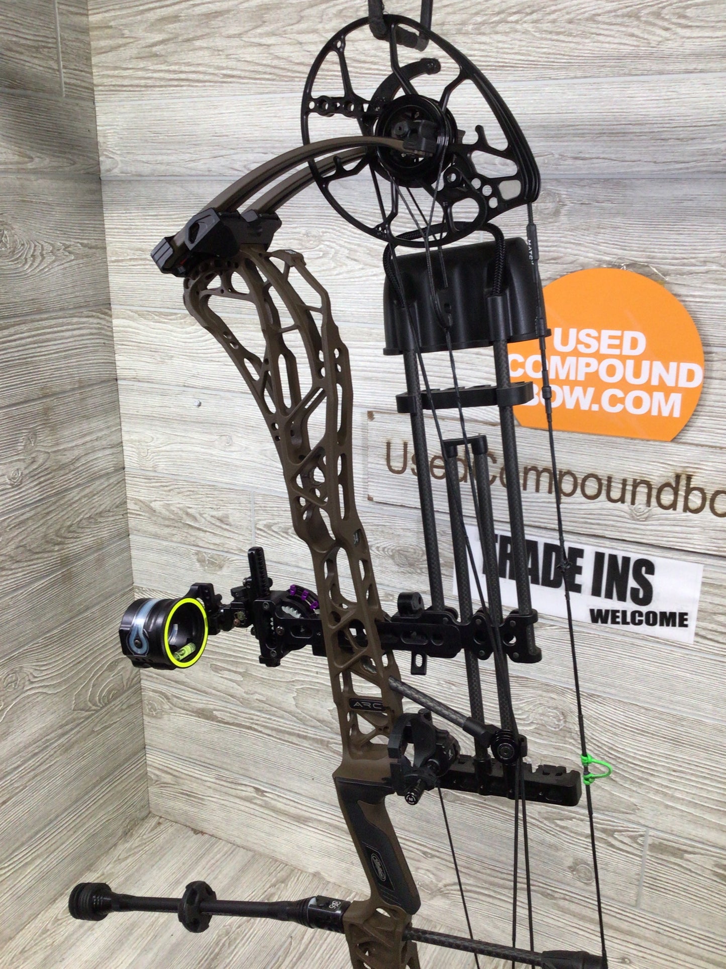 Used Mathews ARC 34 Right Handed Kodiak 29"/75# LOADED PACKAGE
