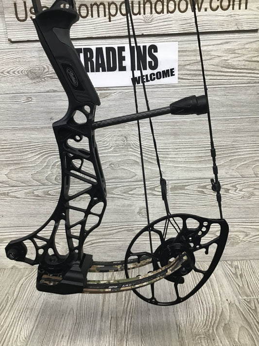 Used Mathews Lift X 29.5 Right Hand 28/70# Black Riser/Subalpine