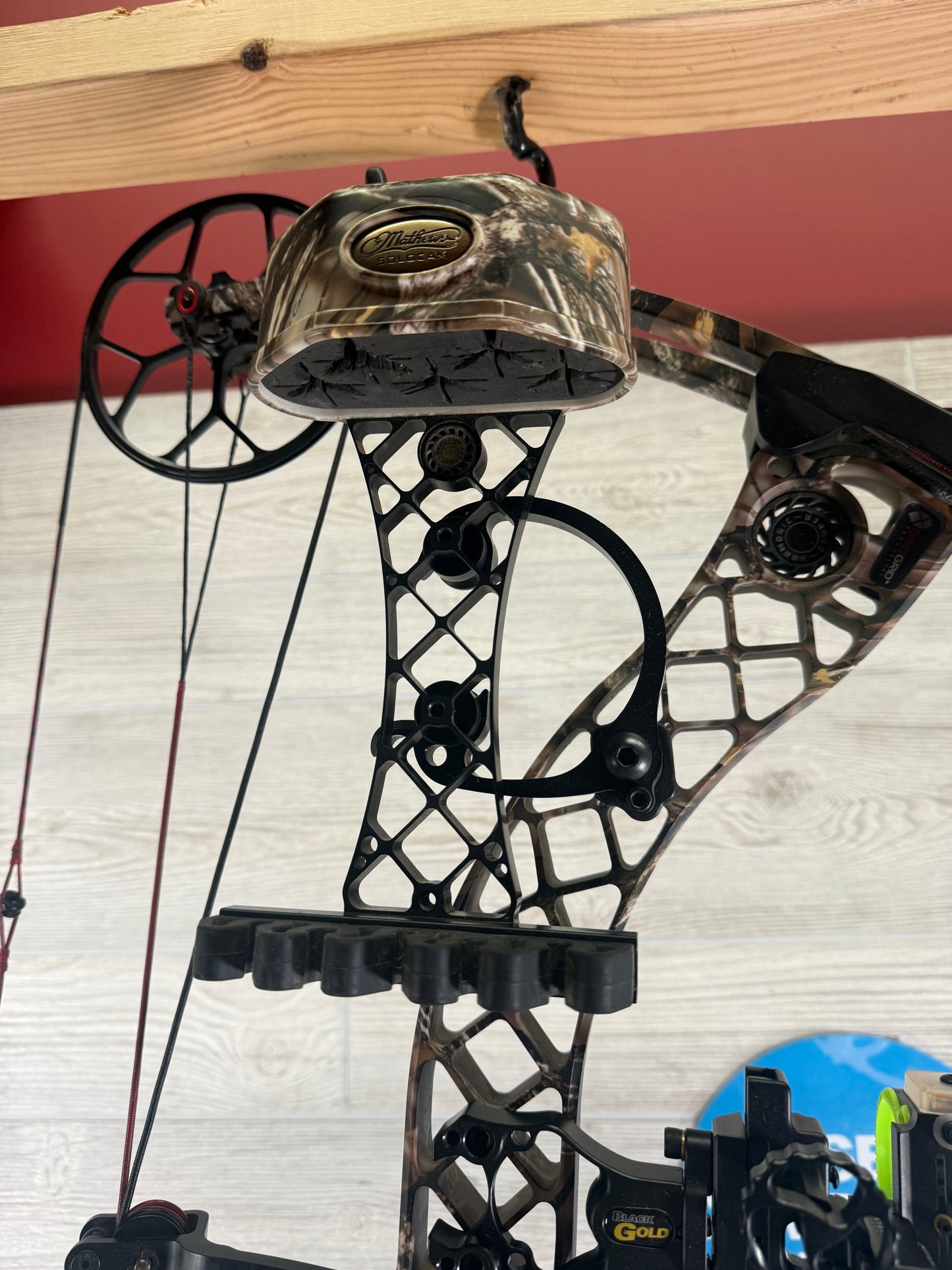 Used Mathews Creed 28.5/70# RH Bow Package