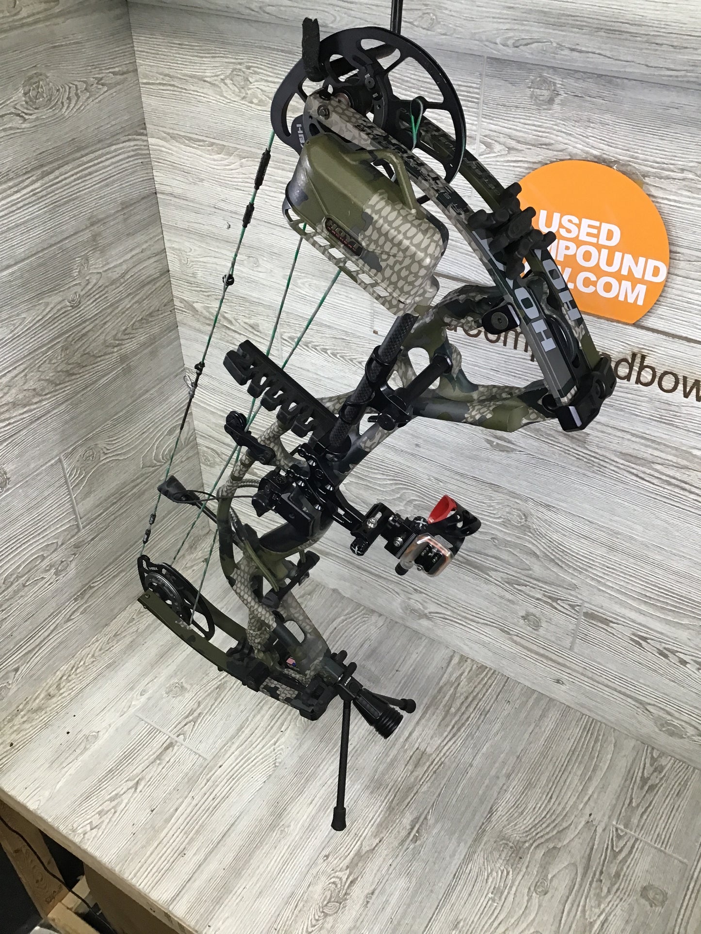 Hoyt RX-5 Wilderness 60-70# 25-30 Right Hand Package