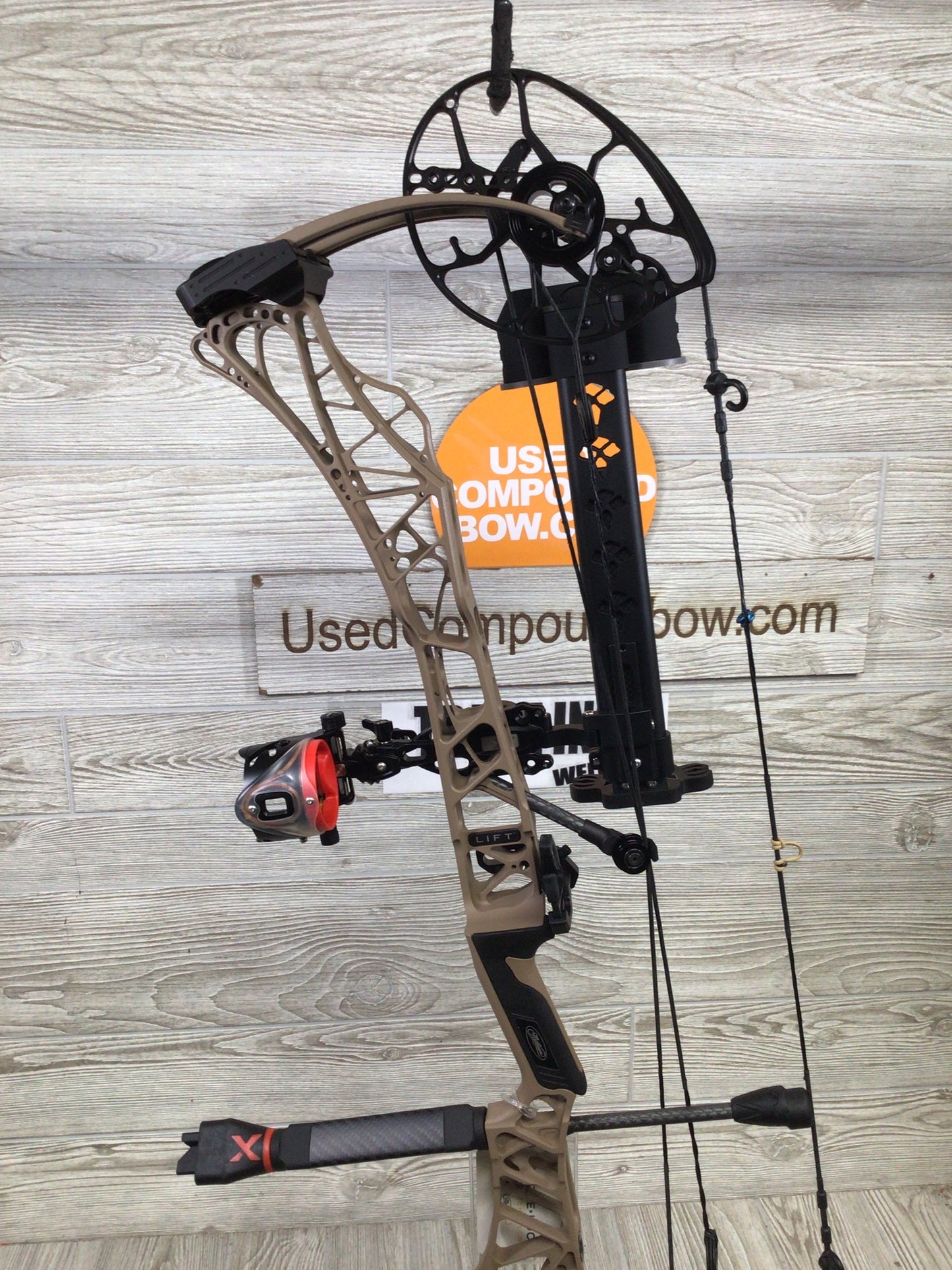 Used Mathews Lift X 29.5 Right Hand Earth 29/60 Package