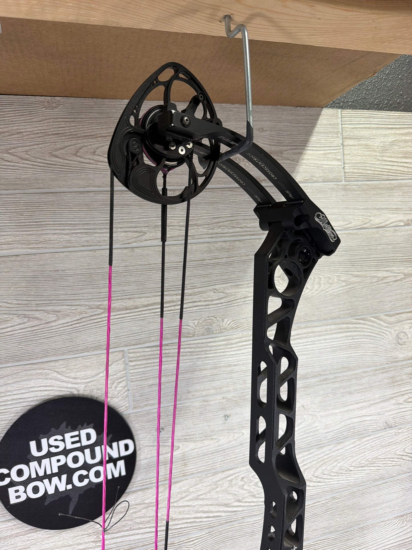 Used Mathews TRX 40 Right Handed Black 60# 31"