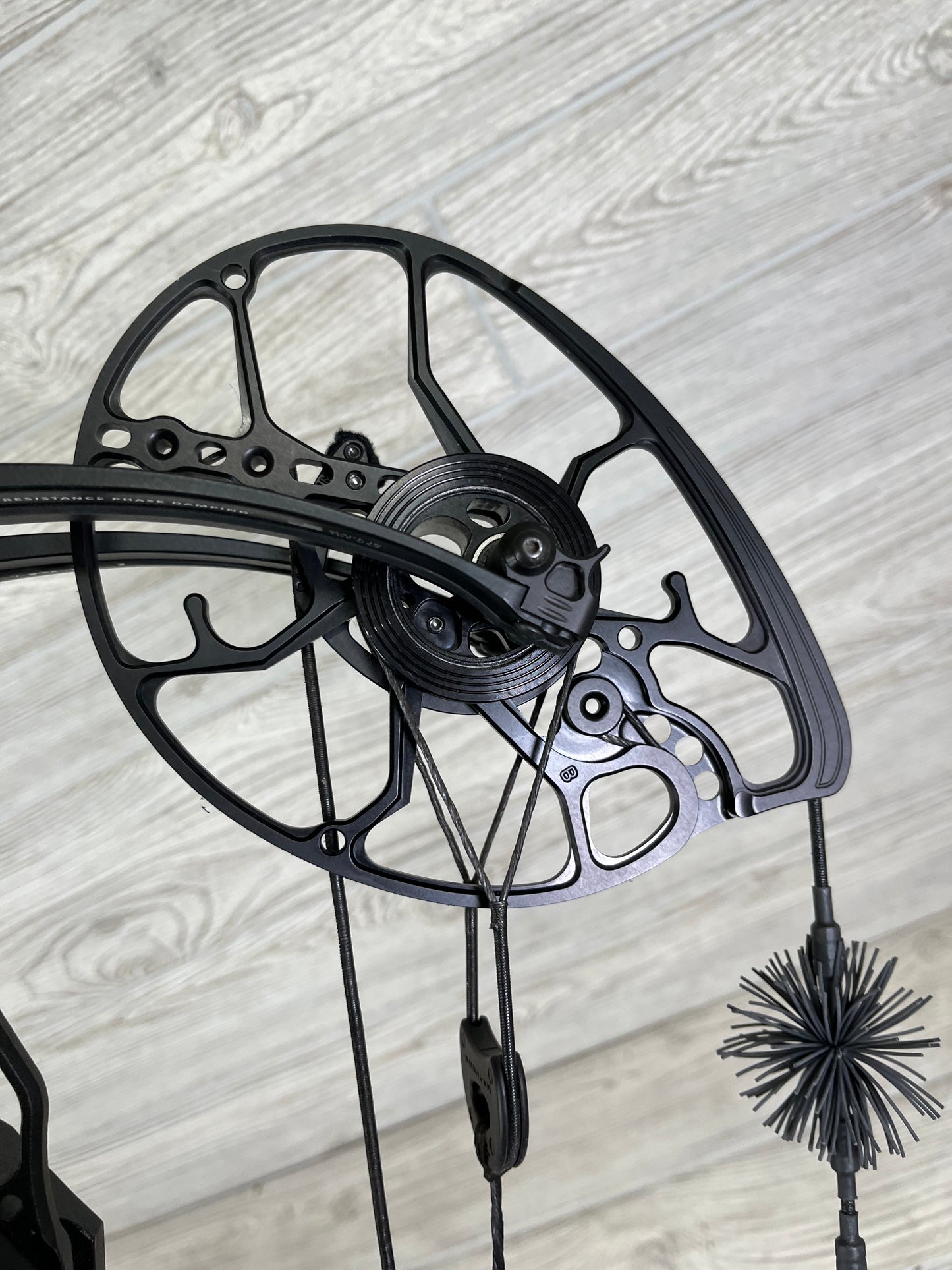 Mathews Lift 29.5 Right Handed Black