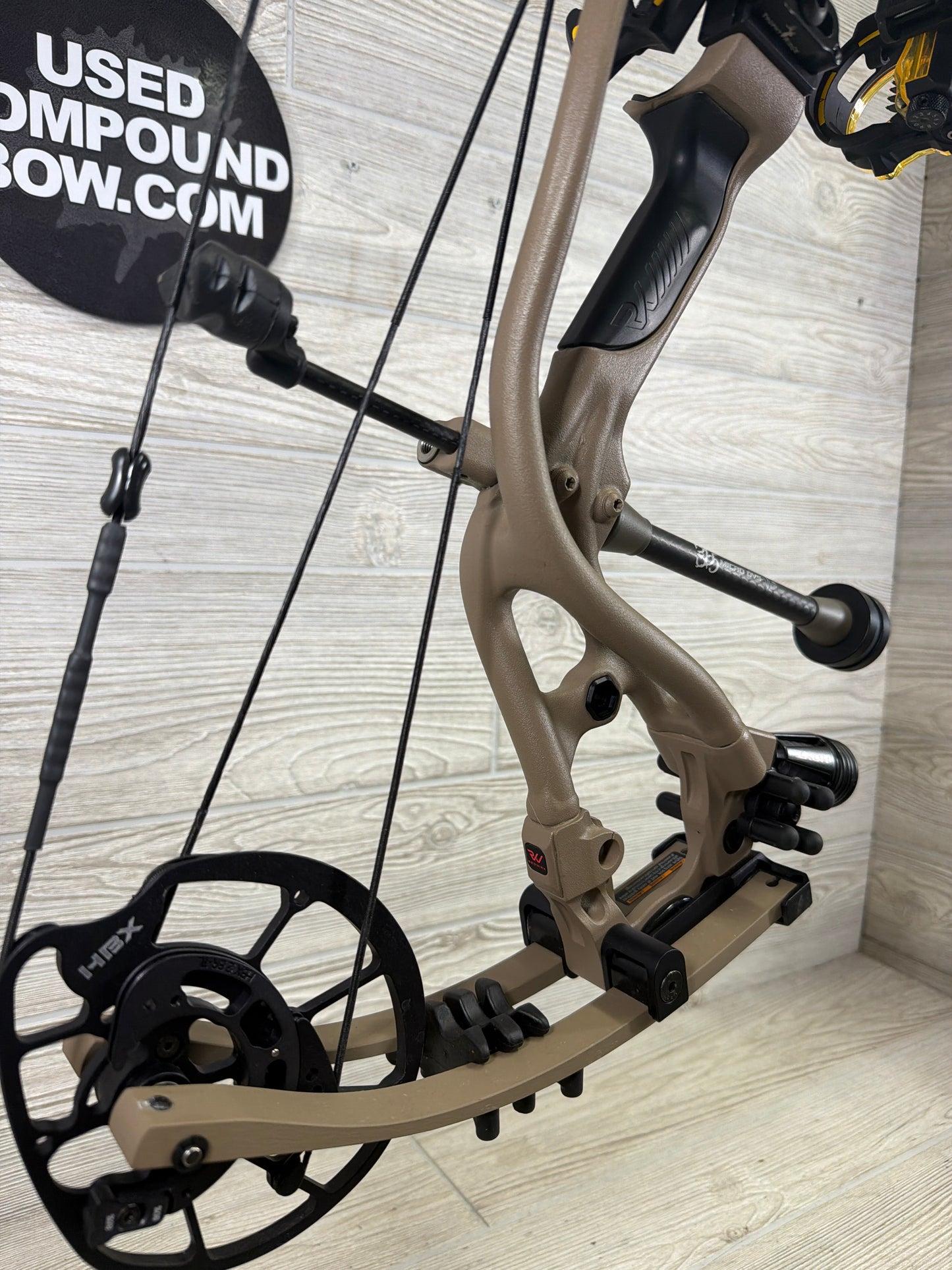 Hoyt RX-5 Buckskin 60-70# 25-30 Right Hand Package