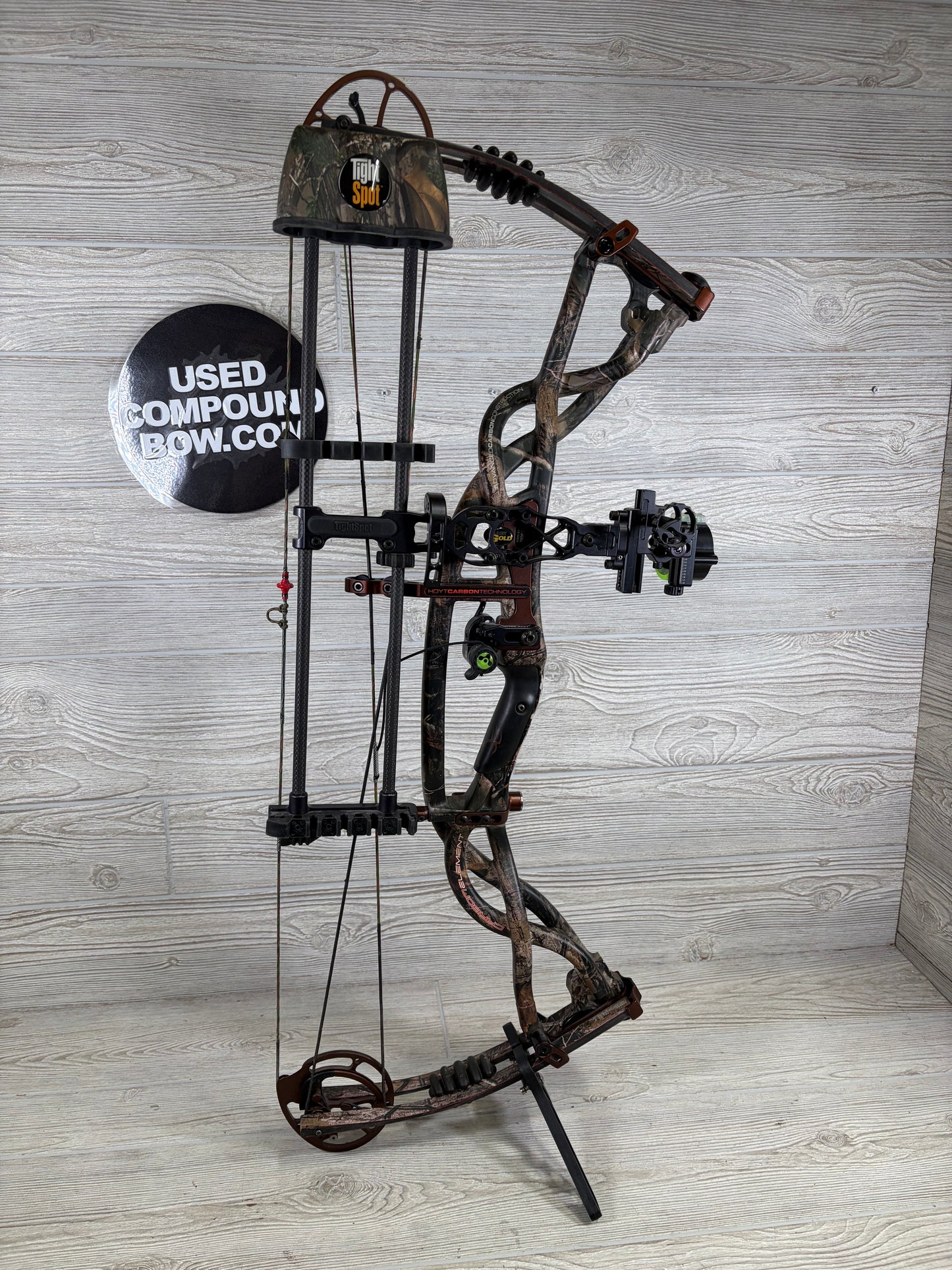 Used Hoyt Carbon Element Right Hand 29" 60lb. Package