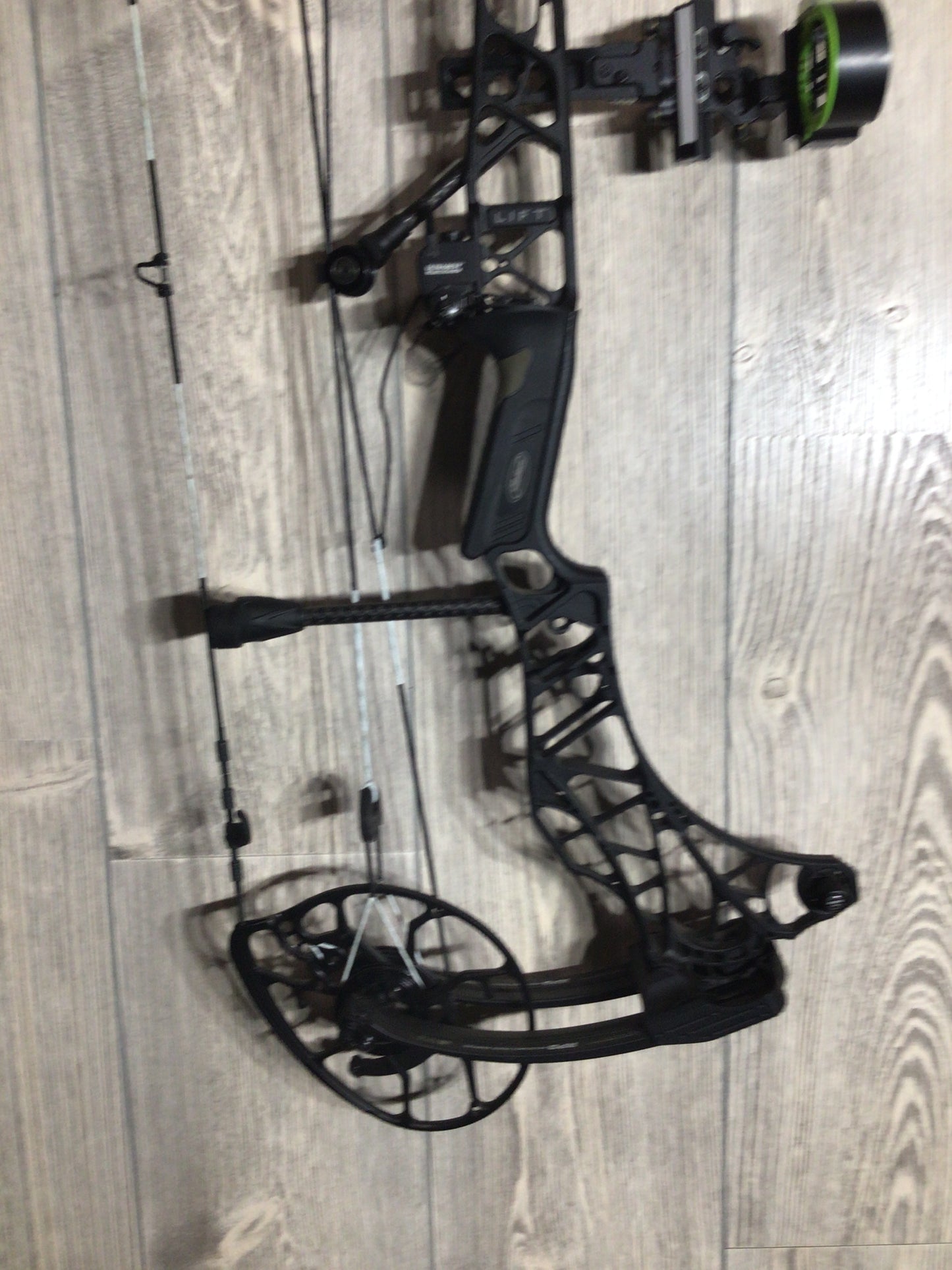 Mathews Lift 29.5 Left Handed Black Bow