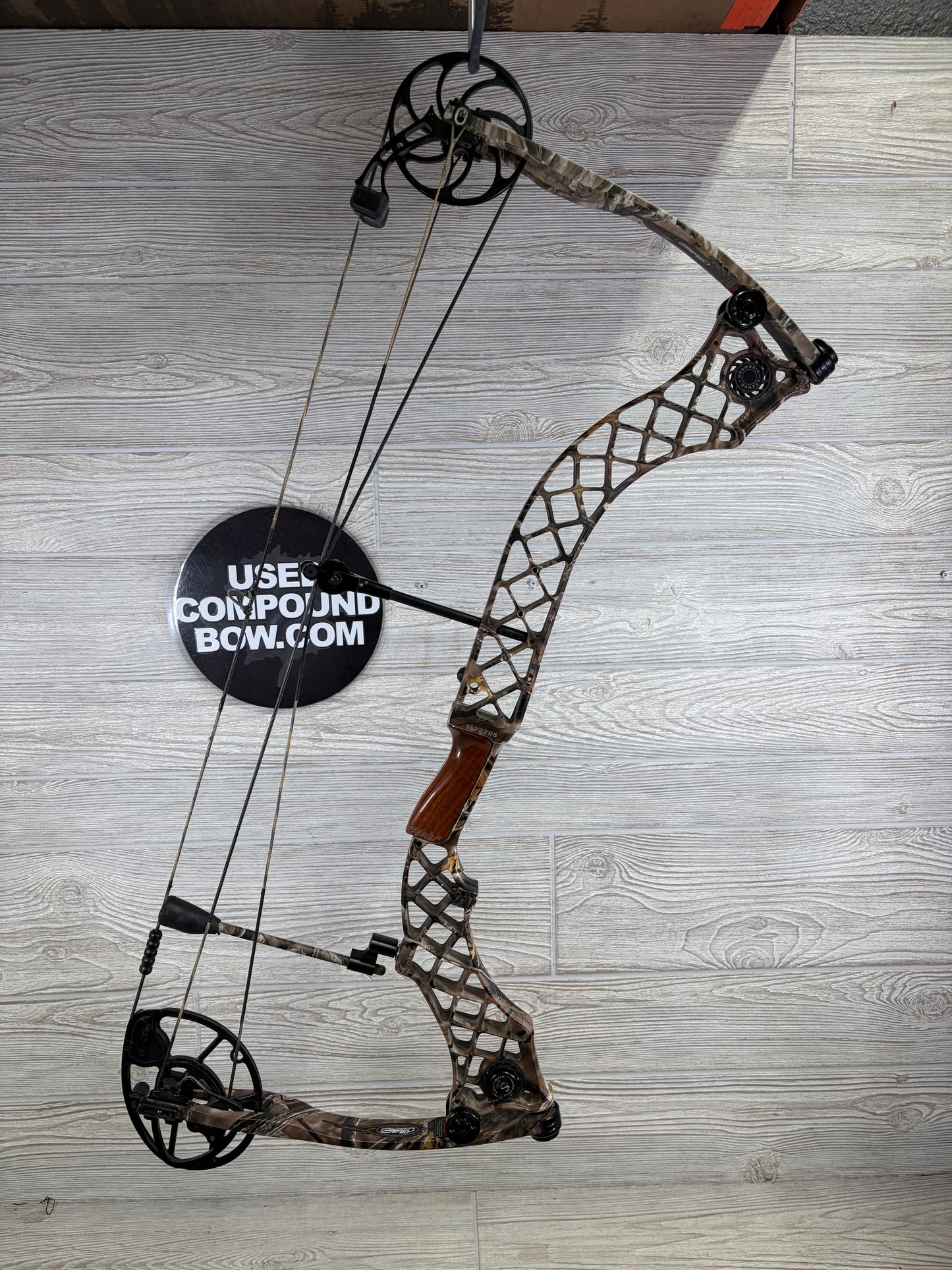 Used Mathews Helim 29" RH 40-50lbs Lost Camo