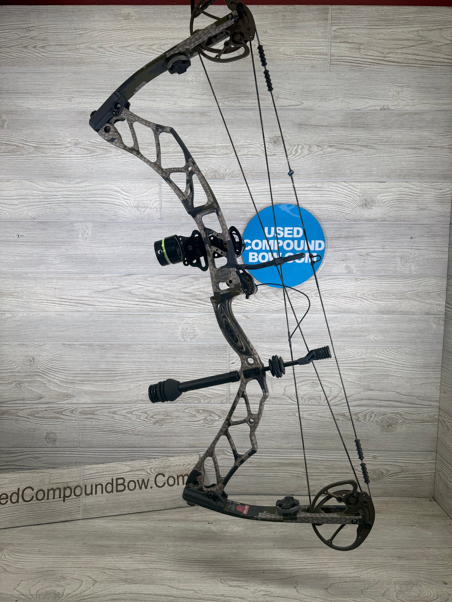 Used Elite Impulse 34 Right Handed Pkg 70lbs 29"