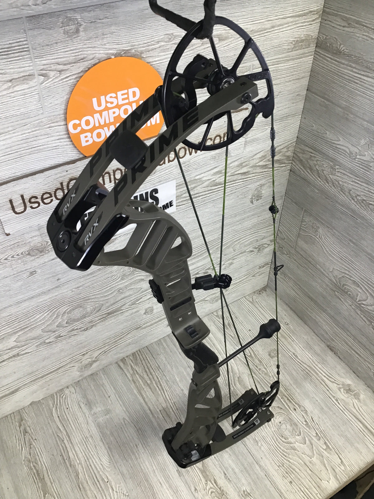 Used Prime RVX 32 Right Handed 60-70 Morel green.