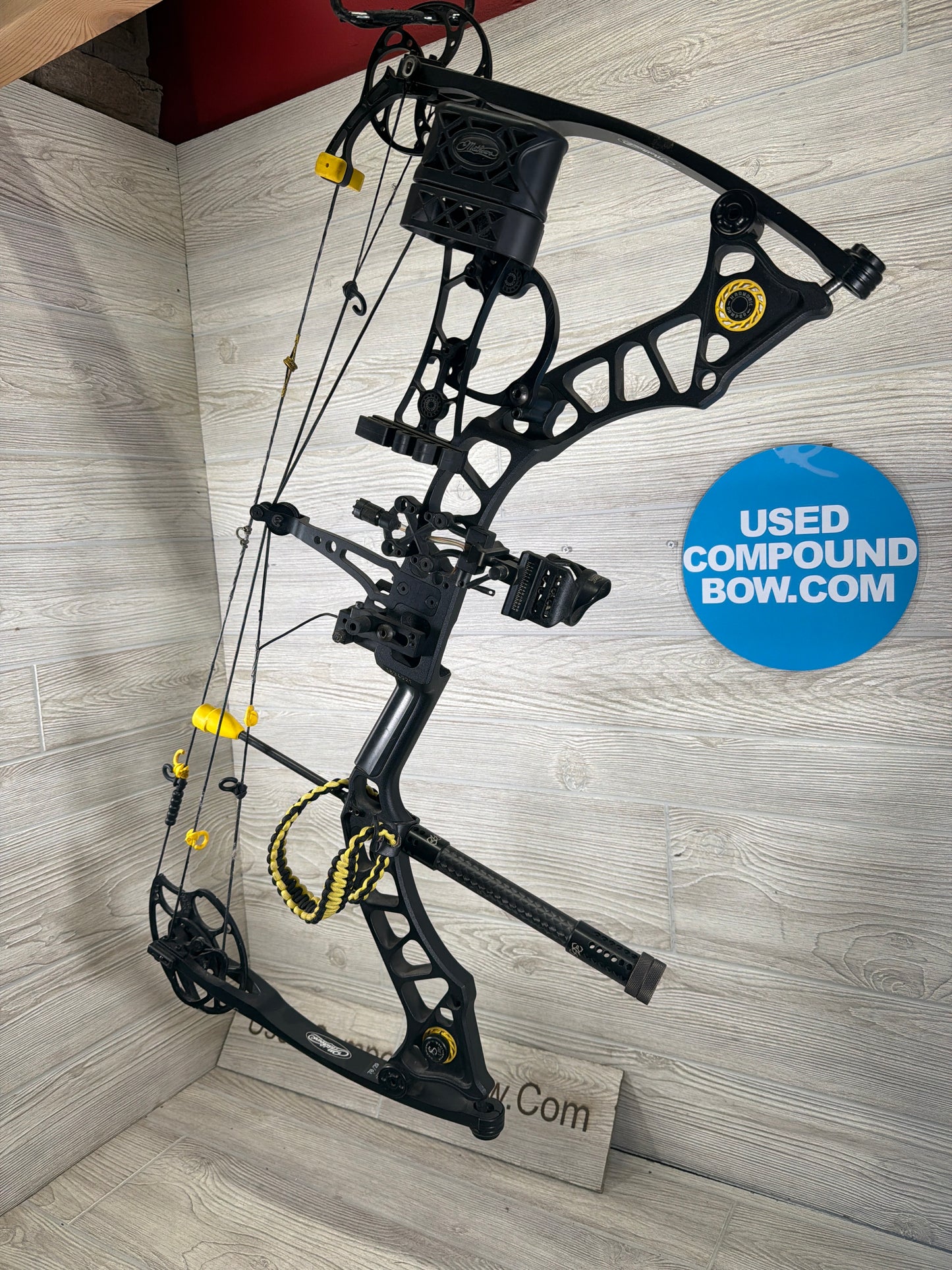 Used Mathews Z3 29" 70lb Right Handed Bow Package