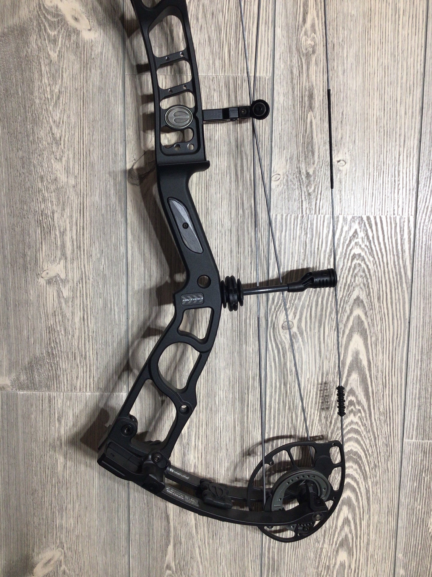 Used Elite HNTR33 Black RH Bow