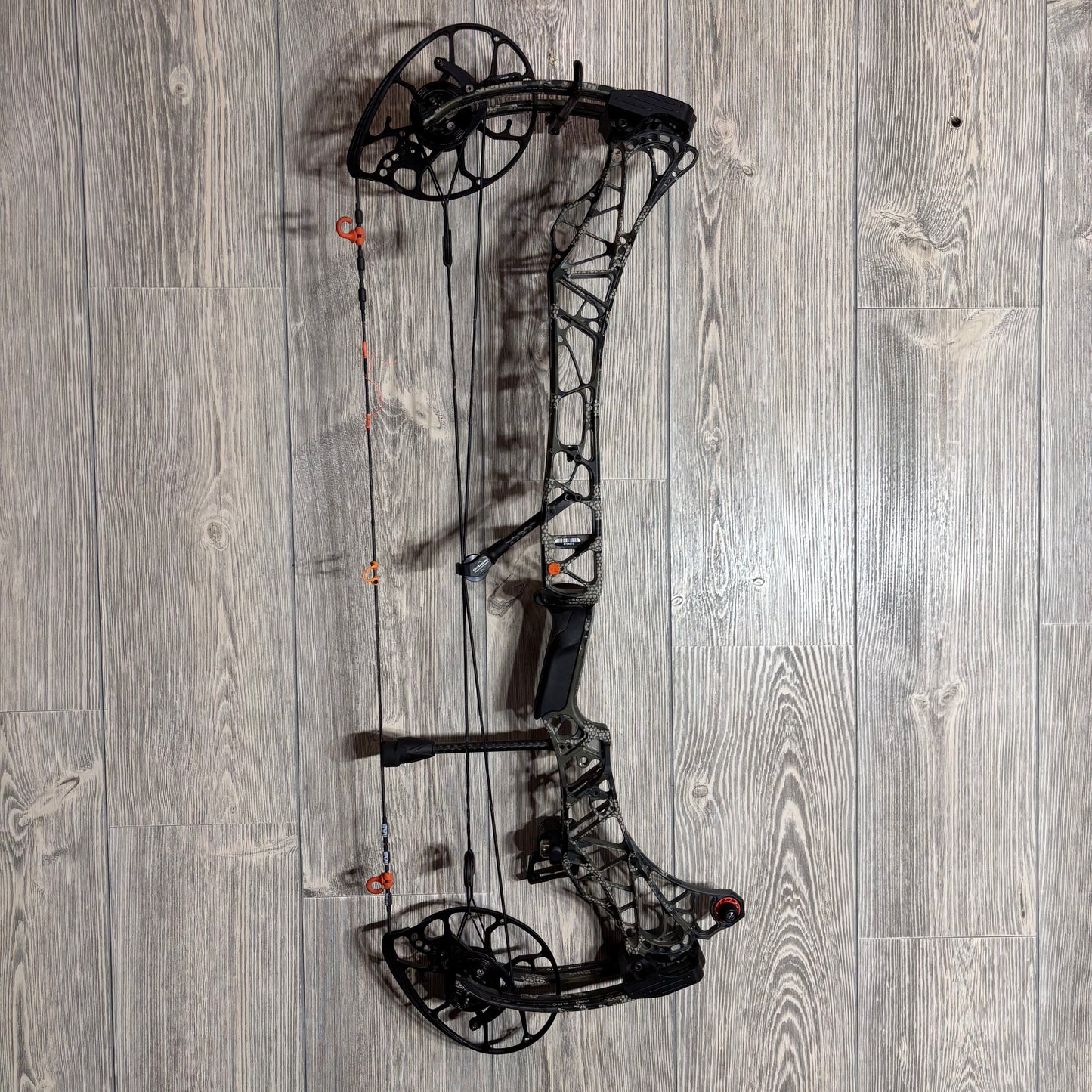 Used Mathews Lift X 29.5 Right Hand Kuiu with Back Bar Mount