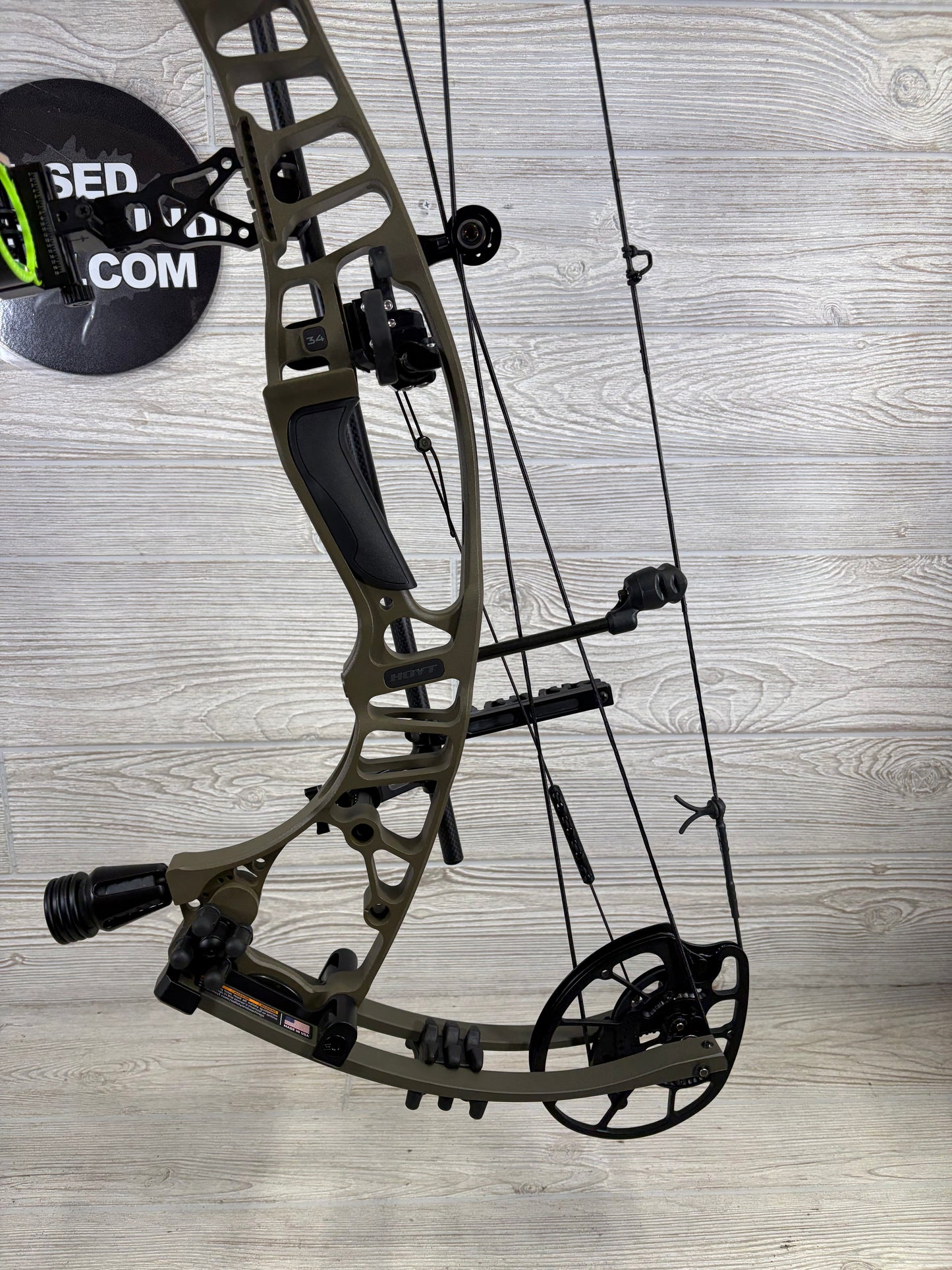 Hoyt VTM 34 Wilderness Right Hand 60-70lbs 26-29" Package
