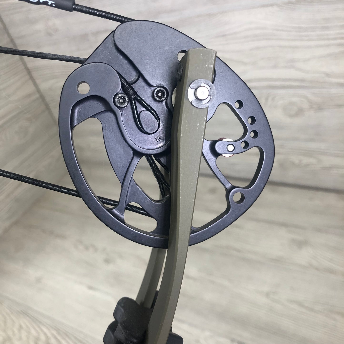 Hoyt Eclipse Right Handed Wilderness Green package 25.5" 40-50#