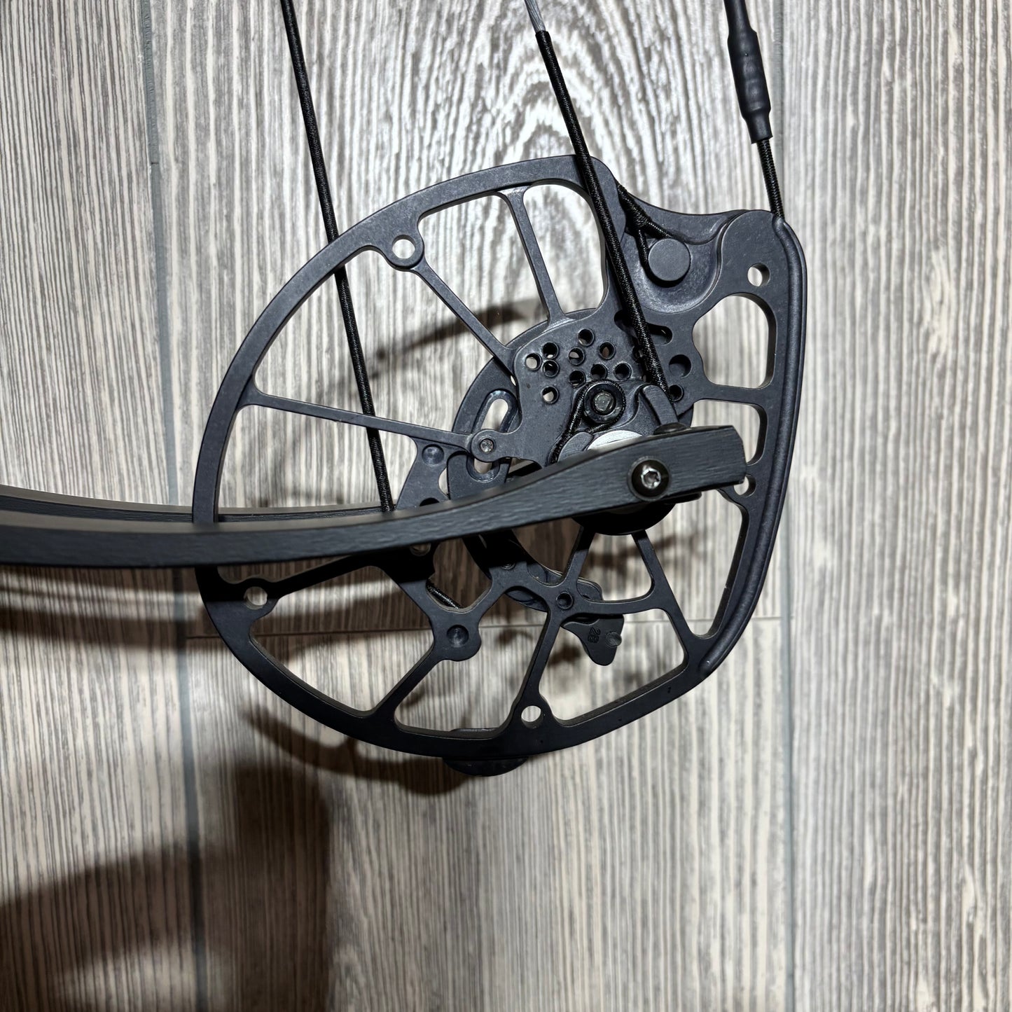 Used Hoyt RX-8 Ultra Black RH 60-70#