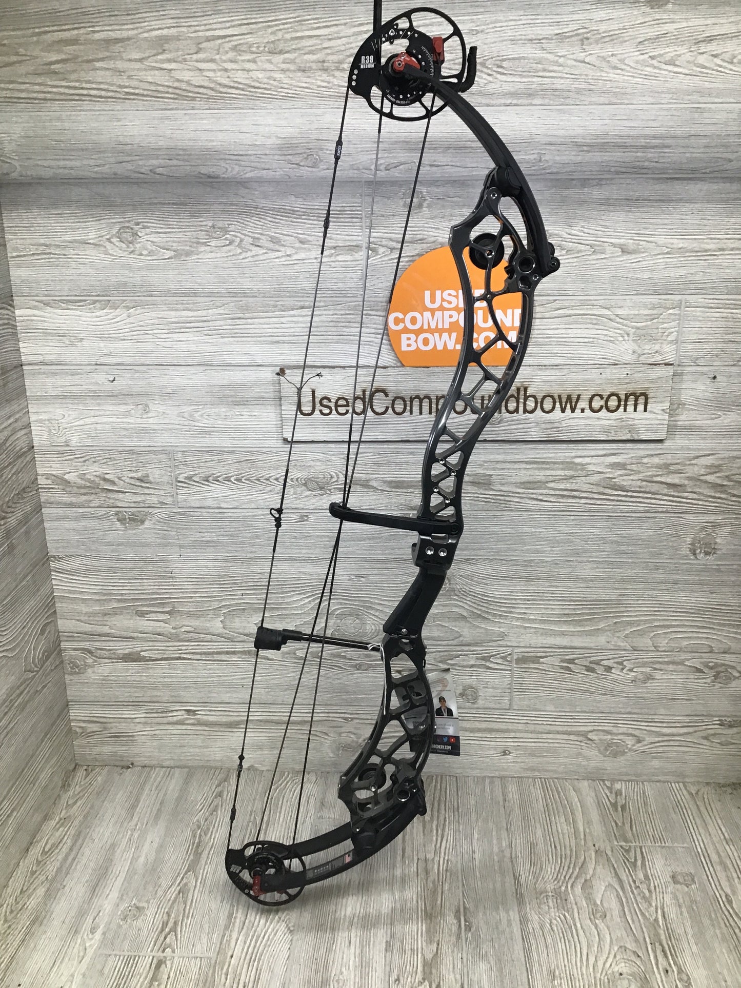 Used Bowtech Reckoning Gen 2 39 50-60# Right Hand Speedway Gray Med Cam