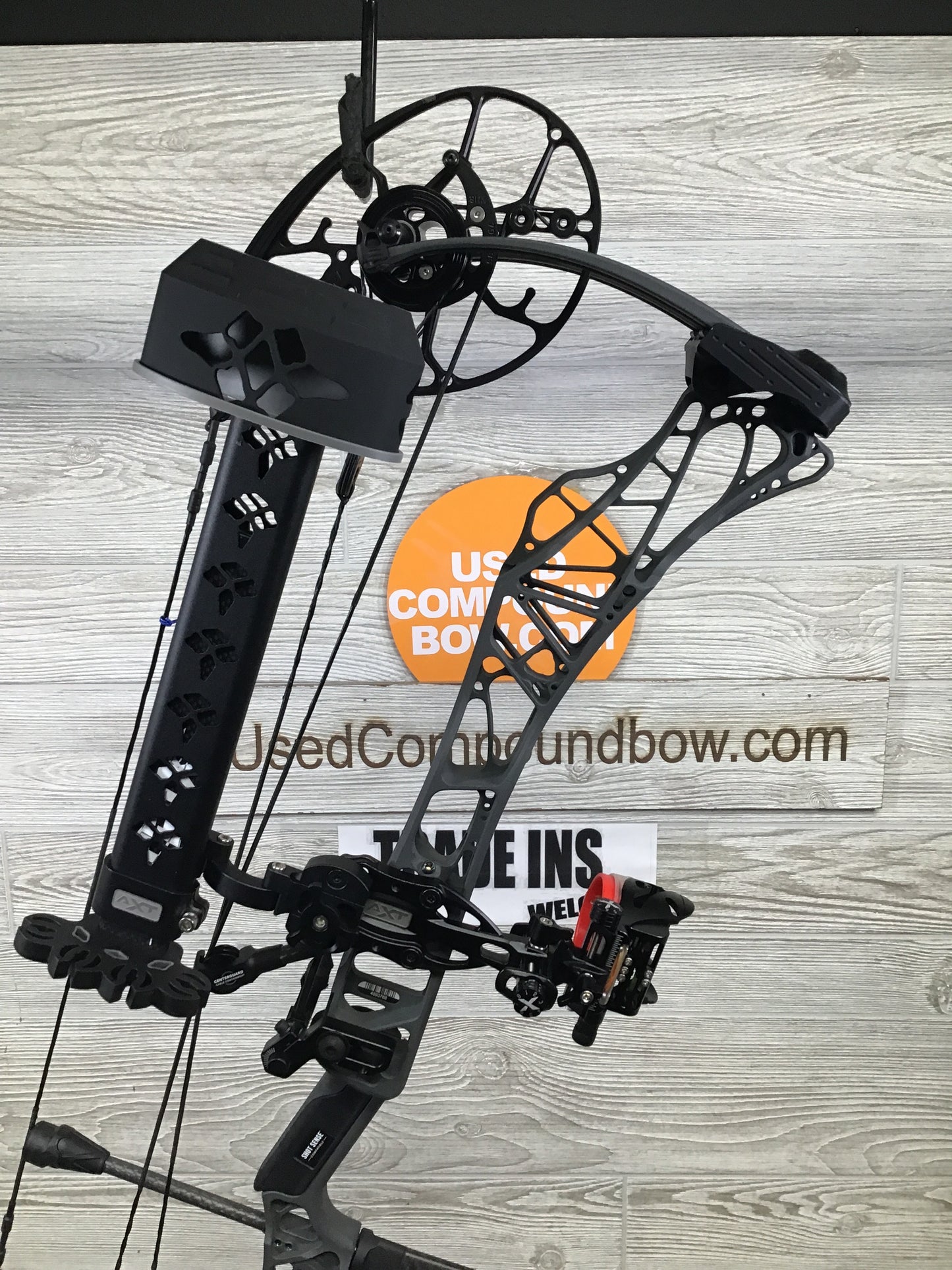 Used Mathews Lift X 29.5 Right Hand Shale 28.5/70 Package