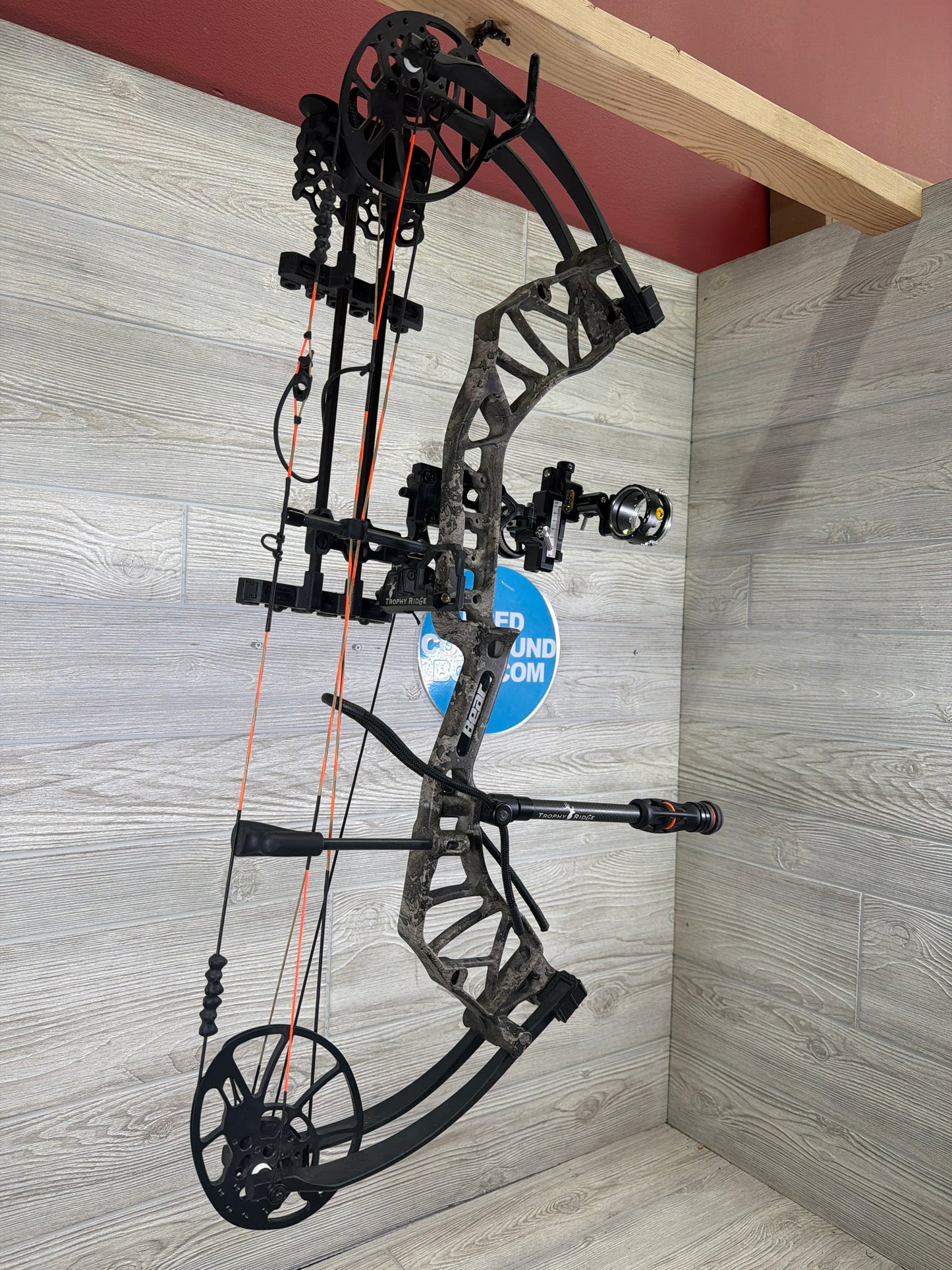 Used Bear Legit Left Hand 28" 70lb Veil Bow Pkg