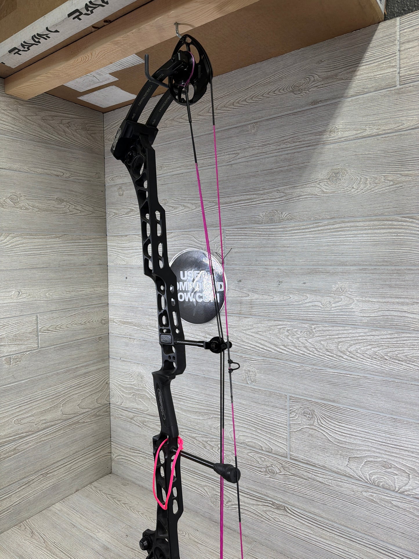 Used Mathews TRX 40 Right Handed Black 60# 31"