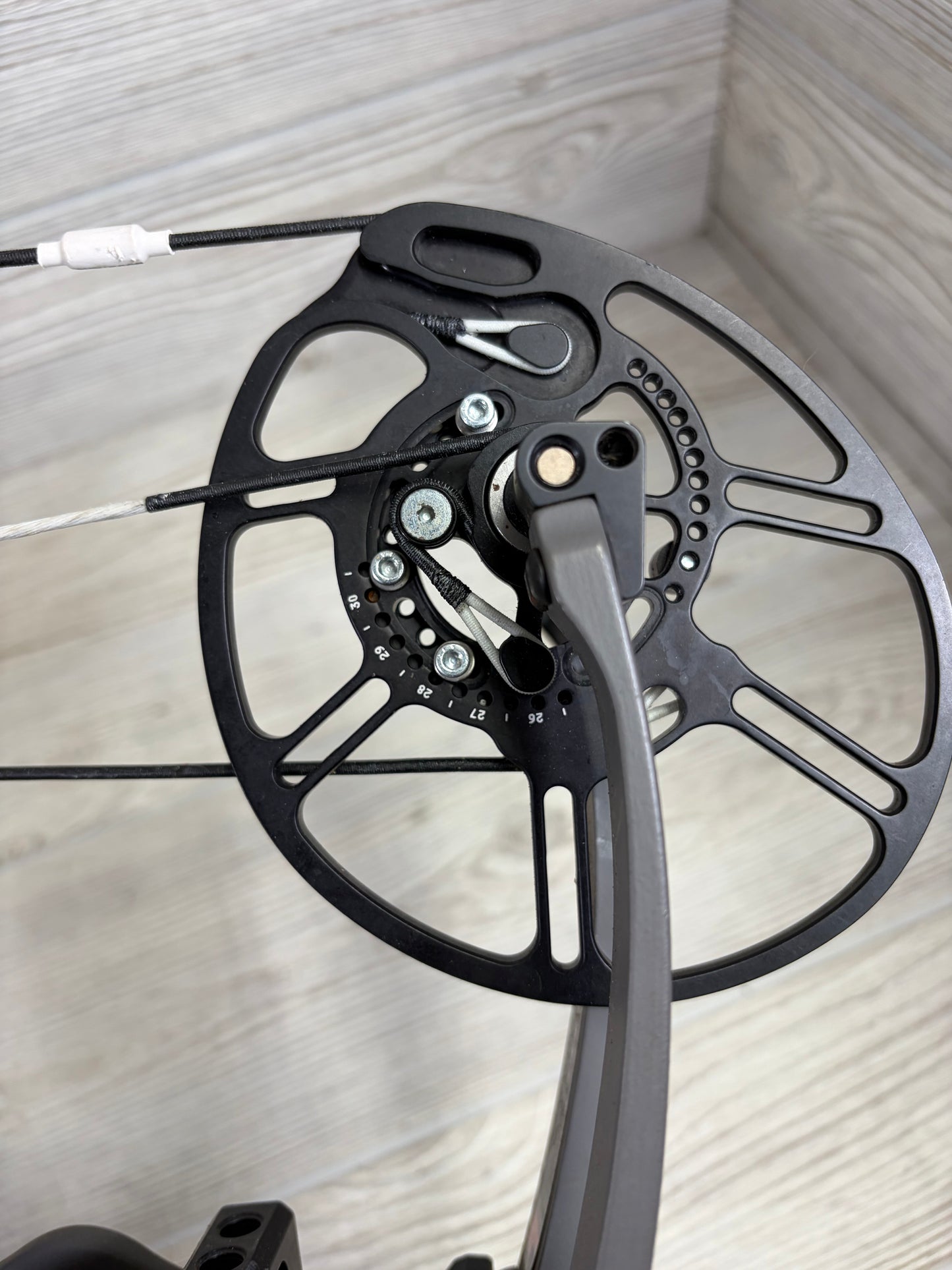 Bowtech Carbon One 60-70# RH Smoke Grey with Gas Bowstrings