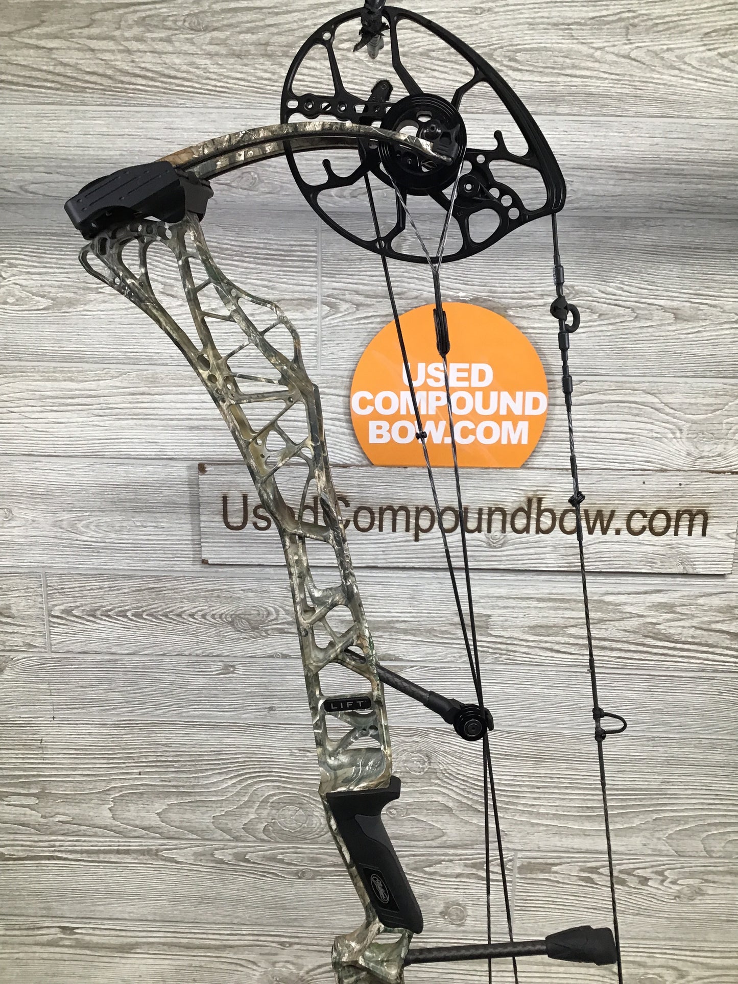 Used Mathews Lift 29.5 RH Realtree edge 29.5/70 GAS systm X strings