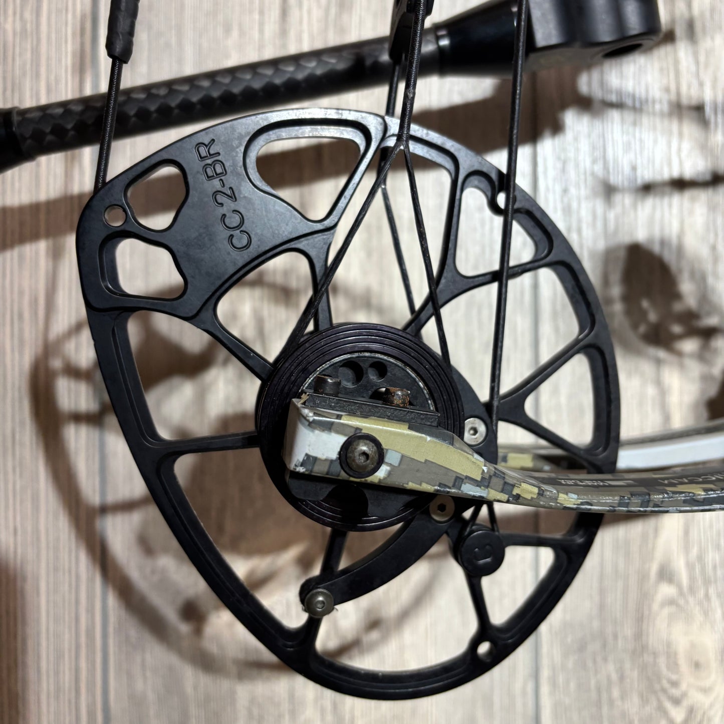 Used Mathews Halon 32 6 Sitka EVII Package 28.5" 70 lb RH
