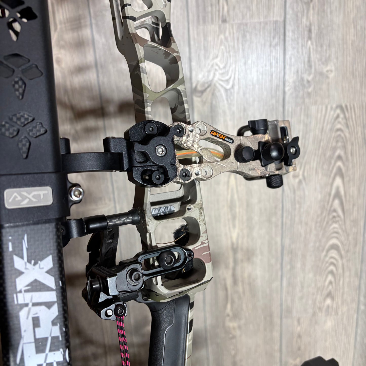 Used Mathews Vertix RH Under Armour Bow Package