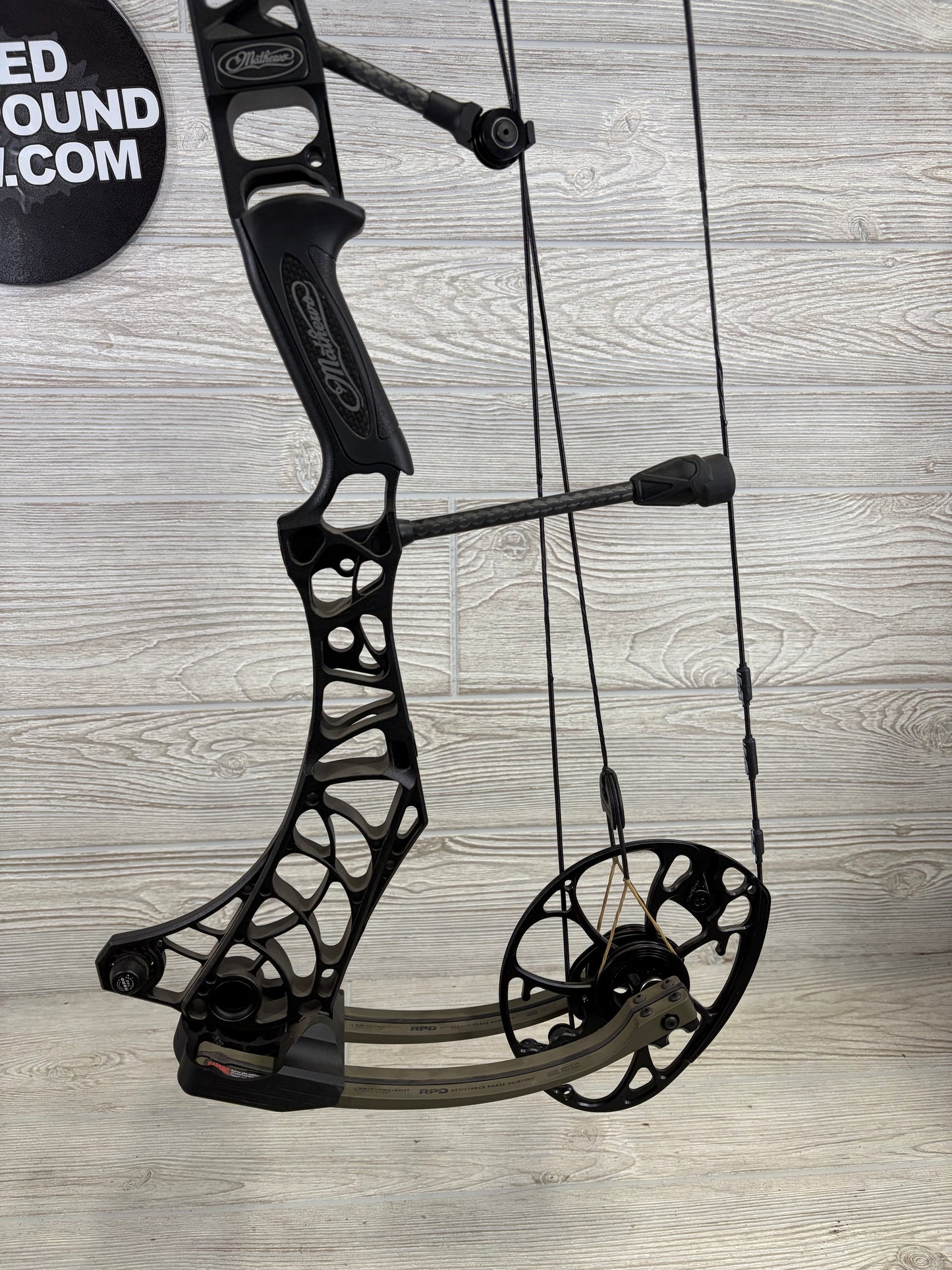 Mathews Phase 4 33 Black riser/Ambush limbs 31.5" 70lb Right Hand